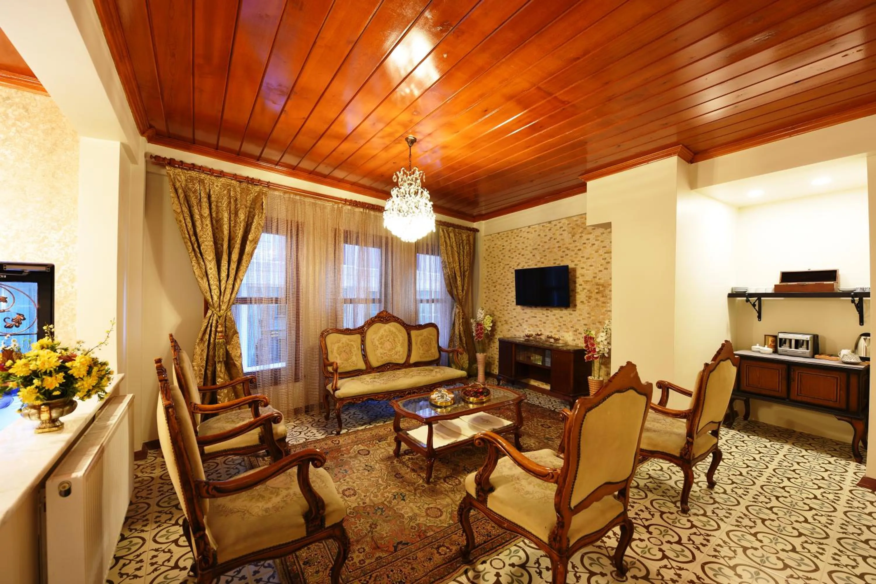 Communal lounge/ TV room in Elyka Hotel