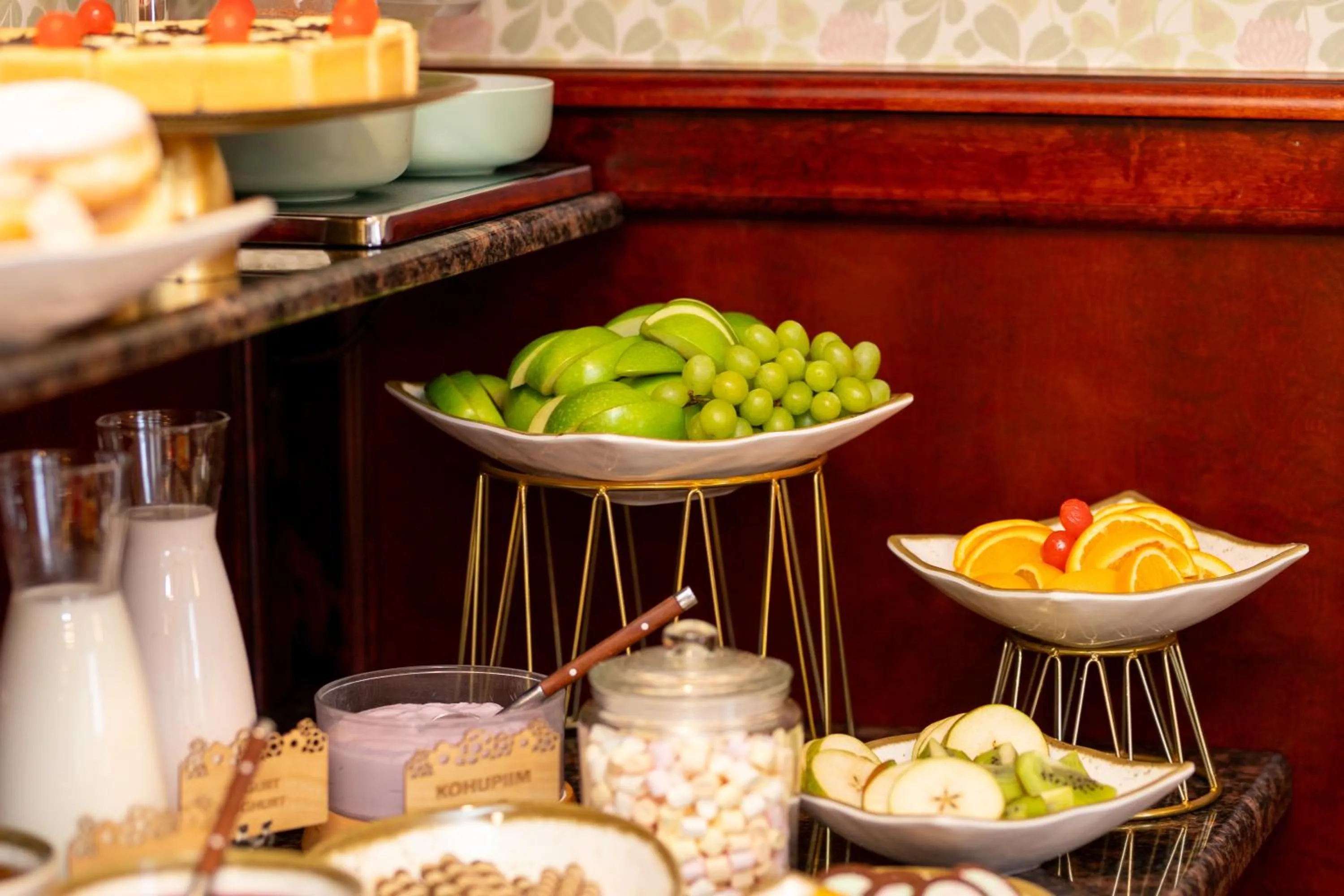 Breakfast in Hotel Legend