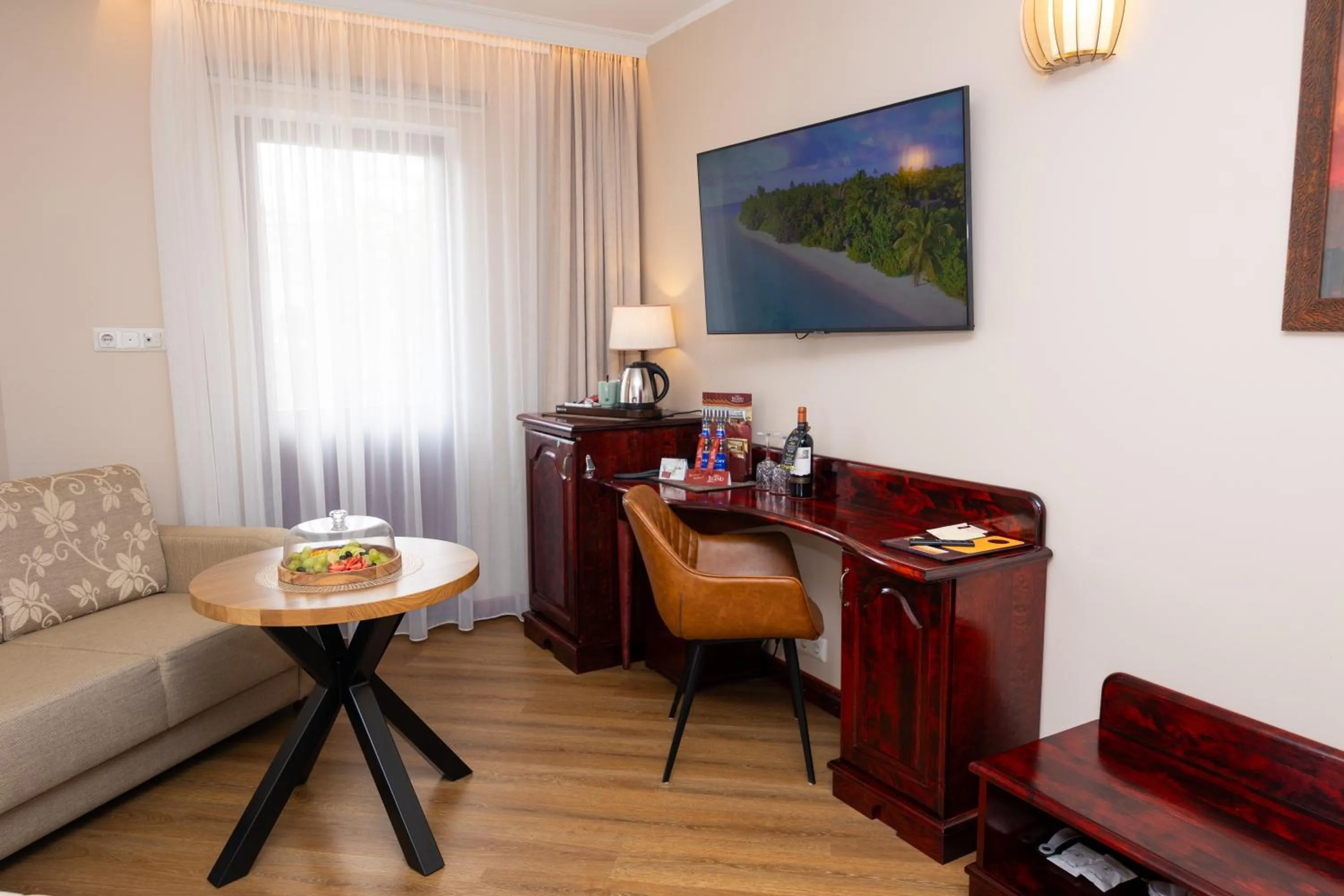 Photo of the whole room in Hotel Legend