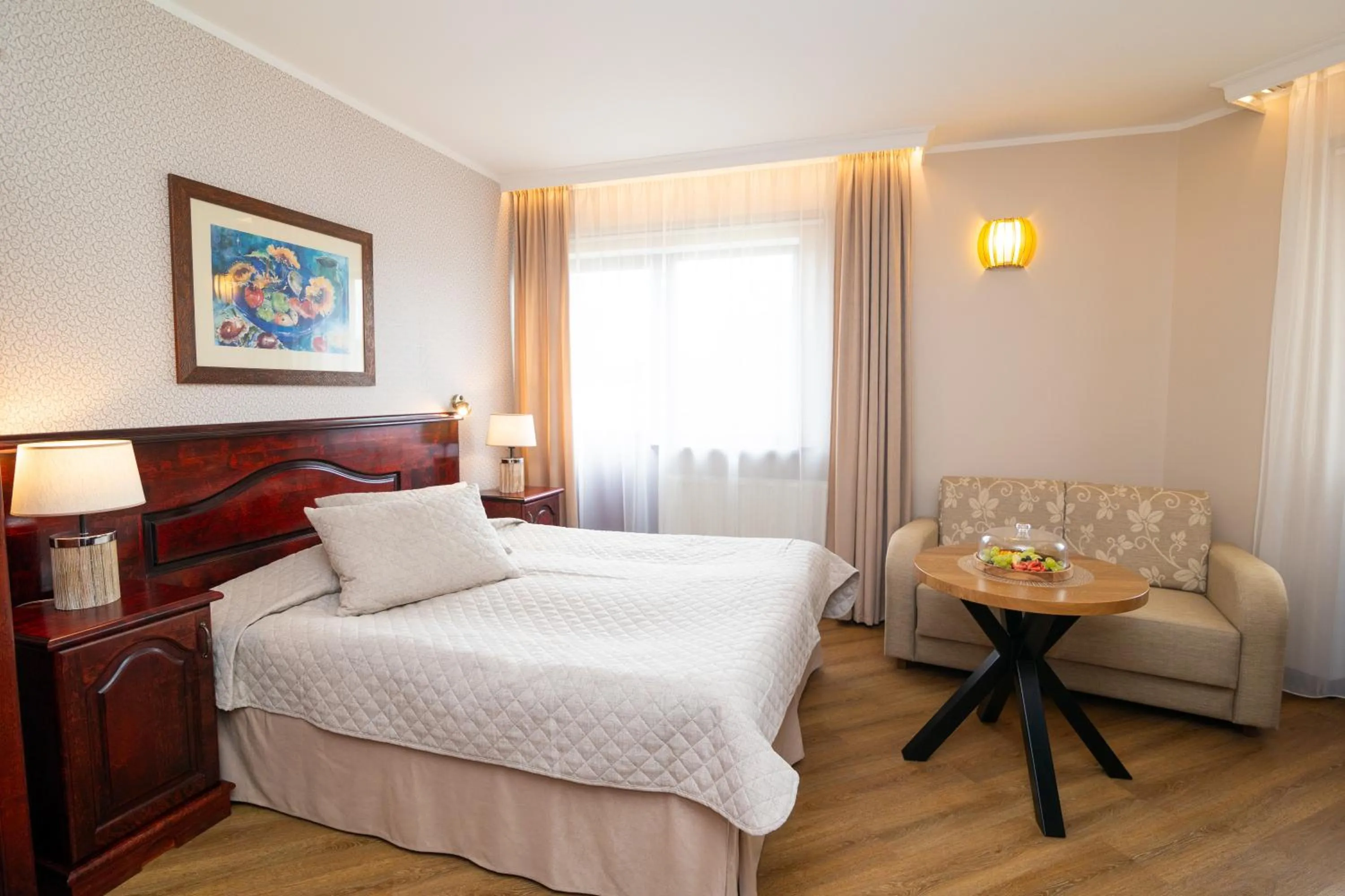 Photo of the whole room, Bed in Hotel Legend