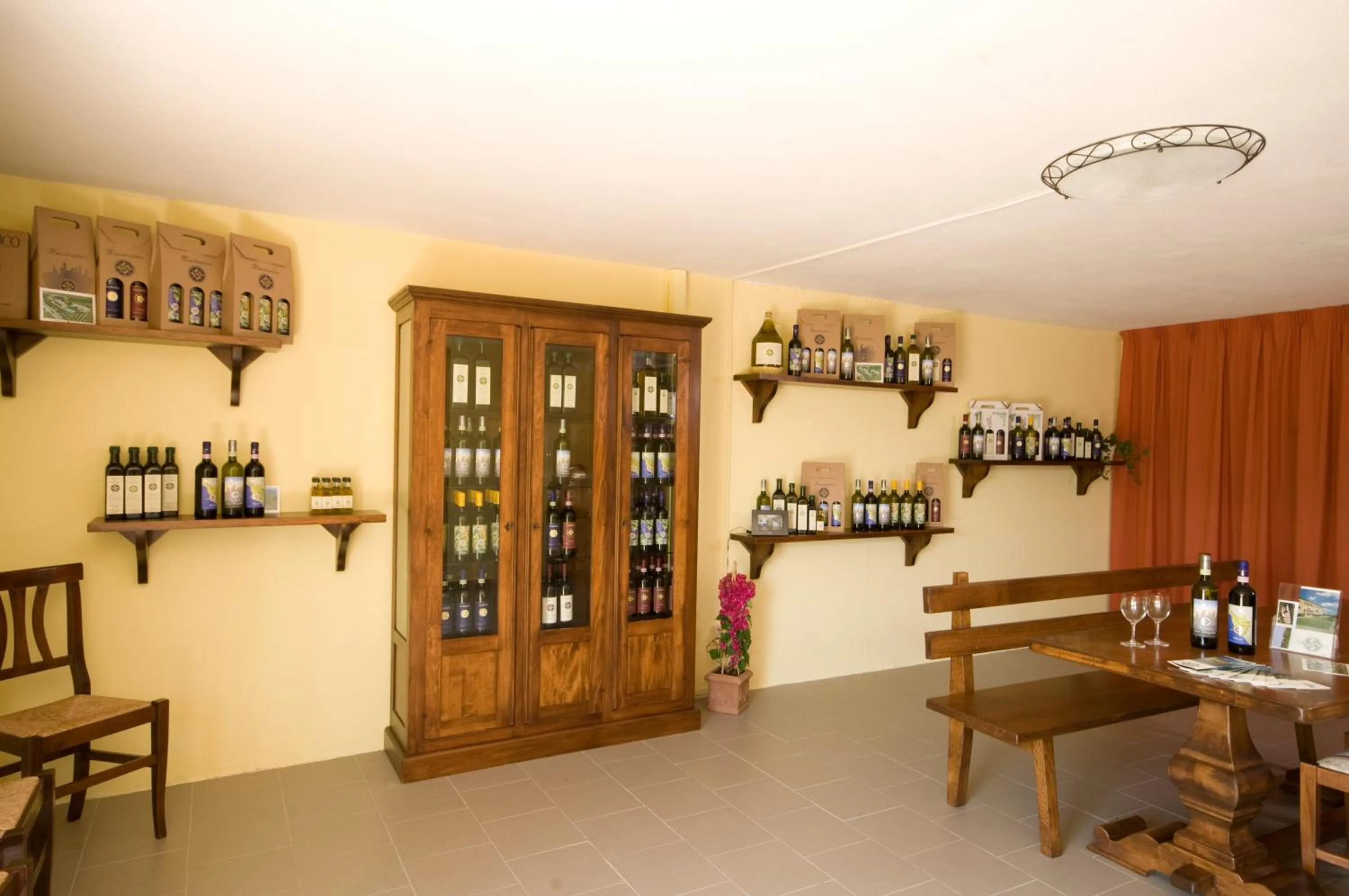 On-site shops in Agriturismo Macinatico