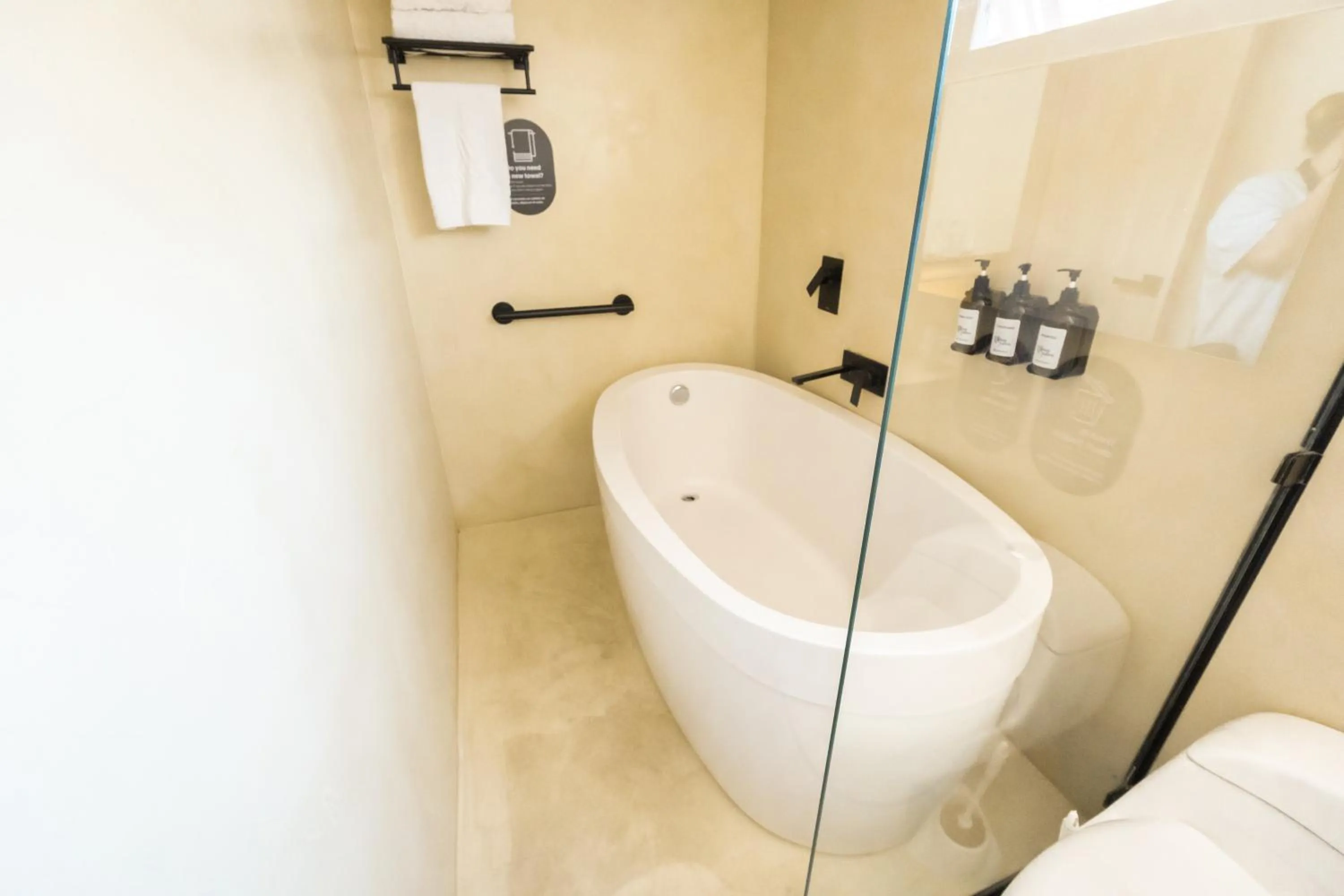 Toilet in Viajero Cali Hostel