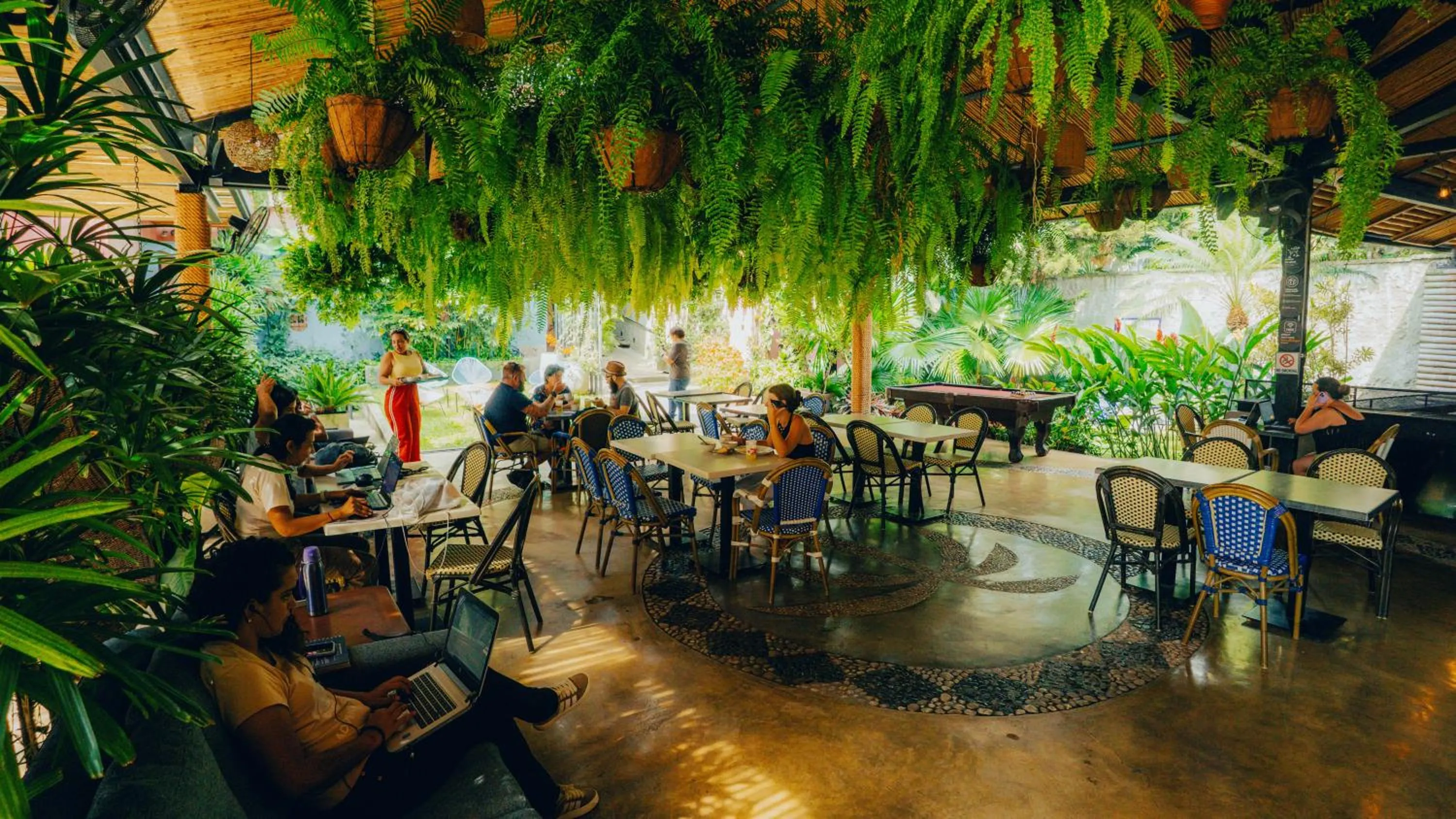 Restaurant/places to eat in Viajero Cali Hostel