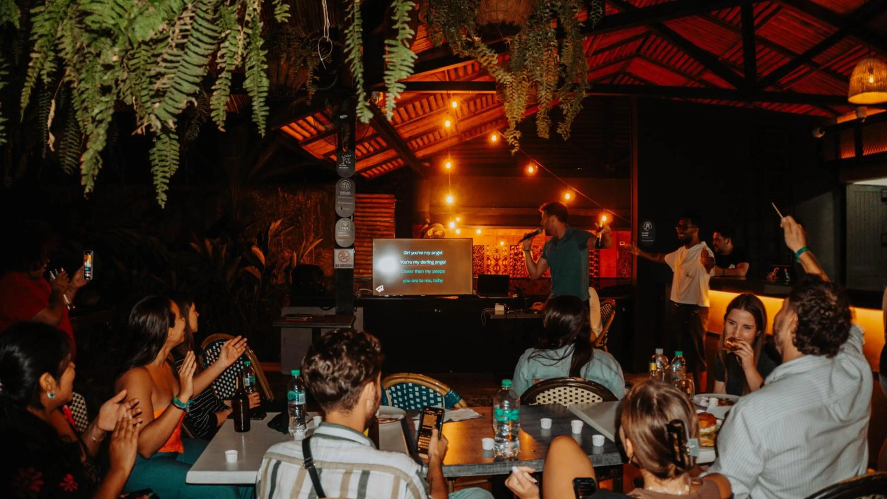 Restaurant/places to eat in Viajero Cali Hostel