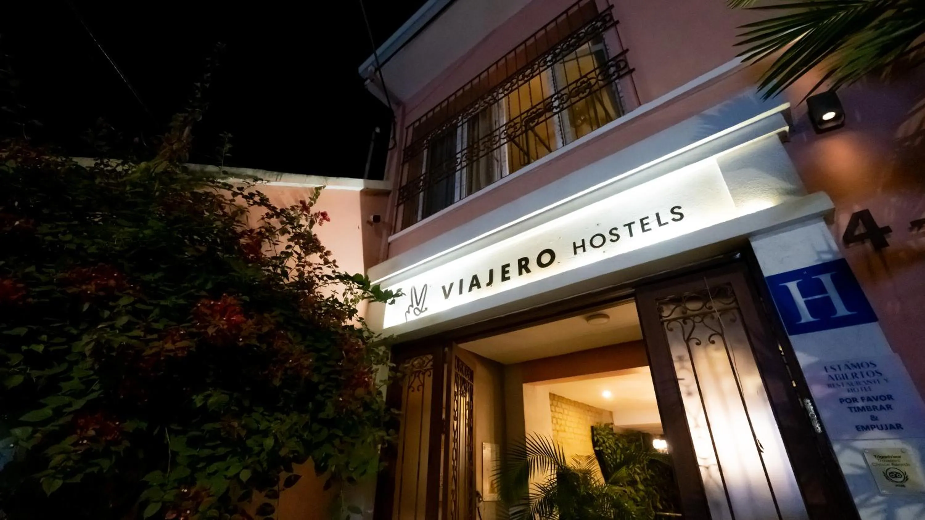 Property building in Viajero Cali Hostel