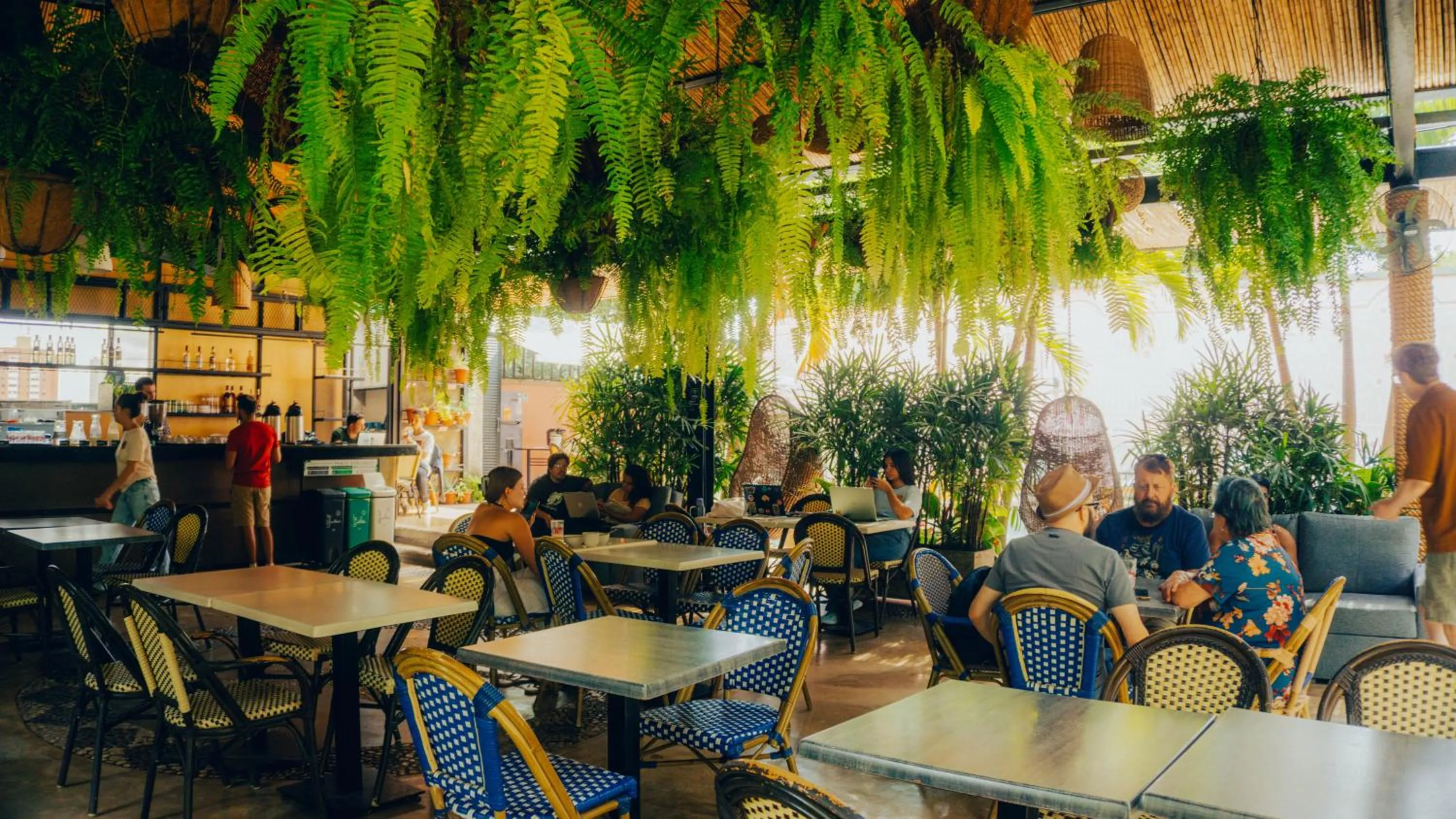 Restaurant/places to eat in Viajero Cali Hostel
