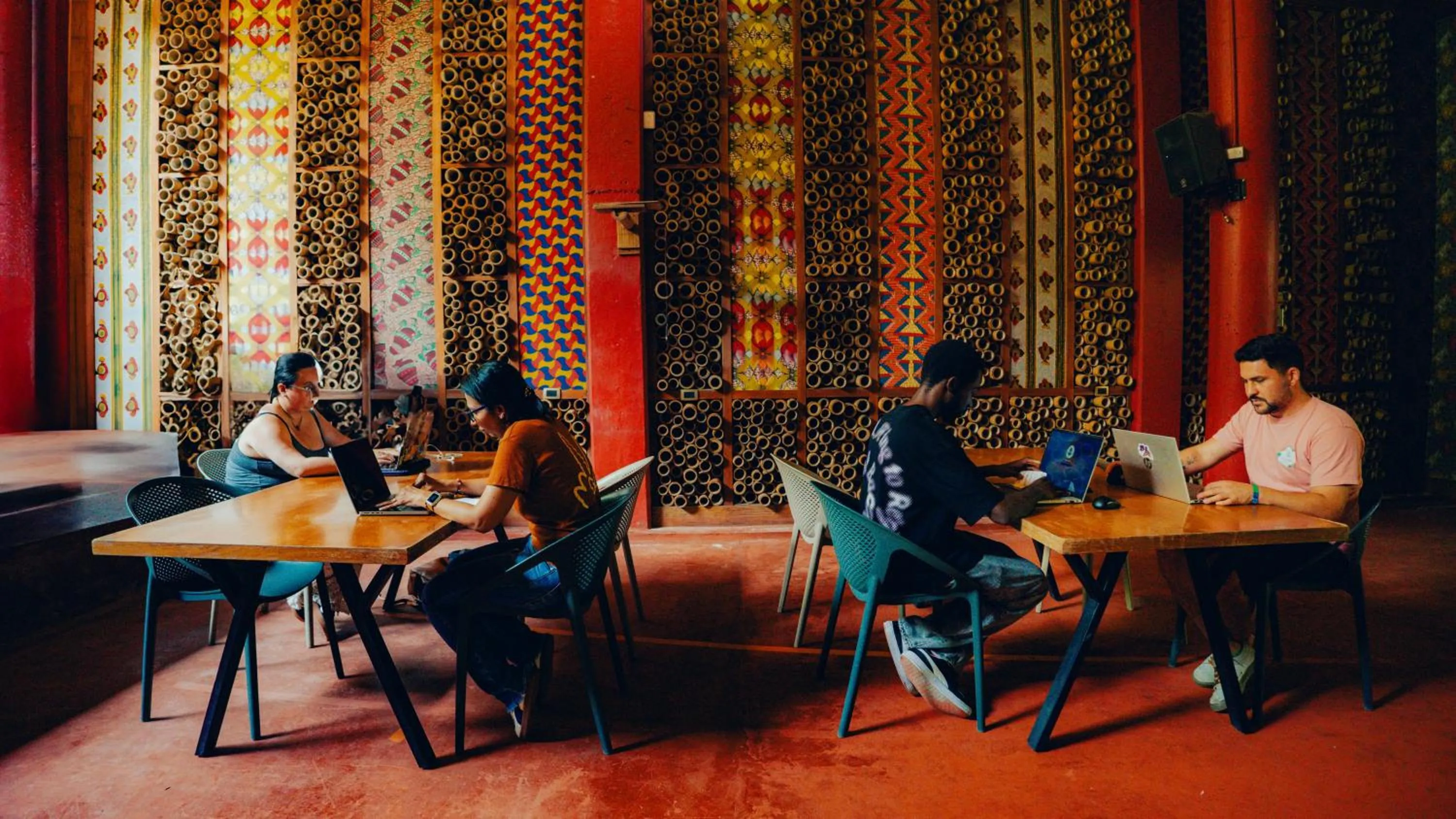 Restaurant/places to eat in Viajero Cali Hostel