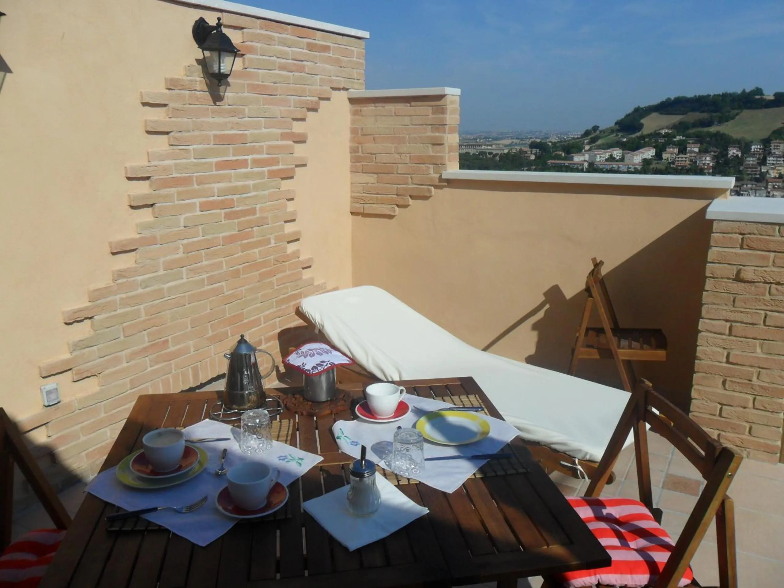 Restaurant/places to eat in B&B Le Terrazze Fermo
