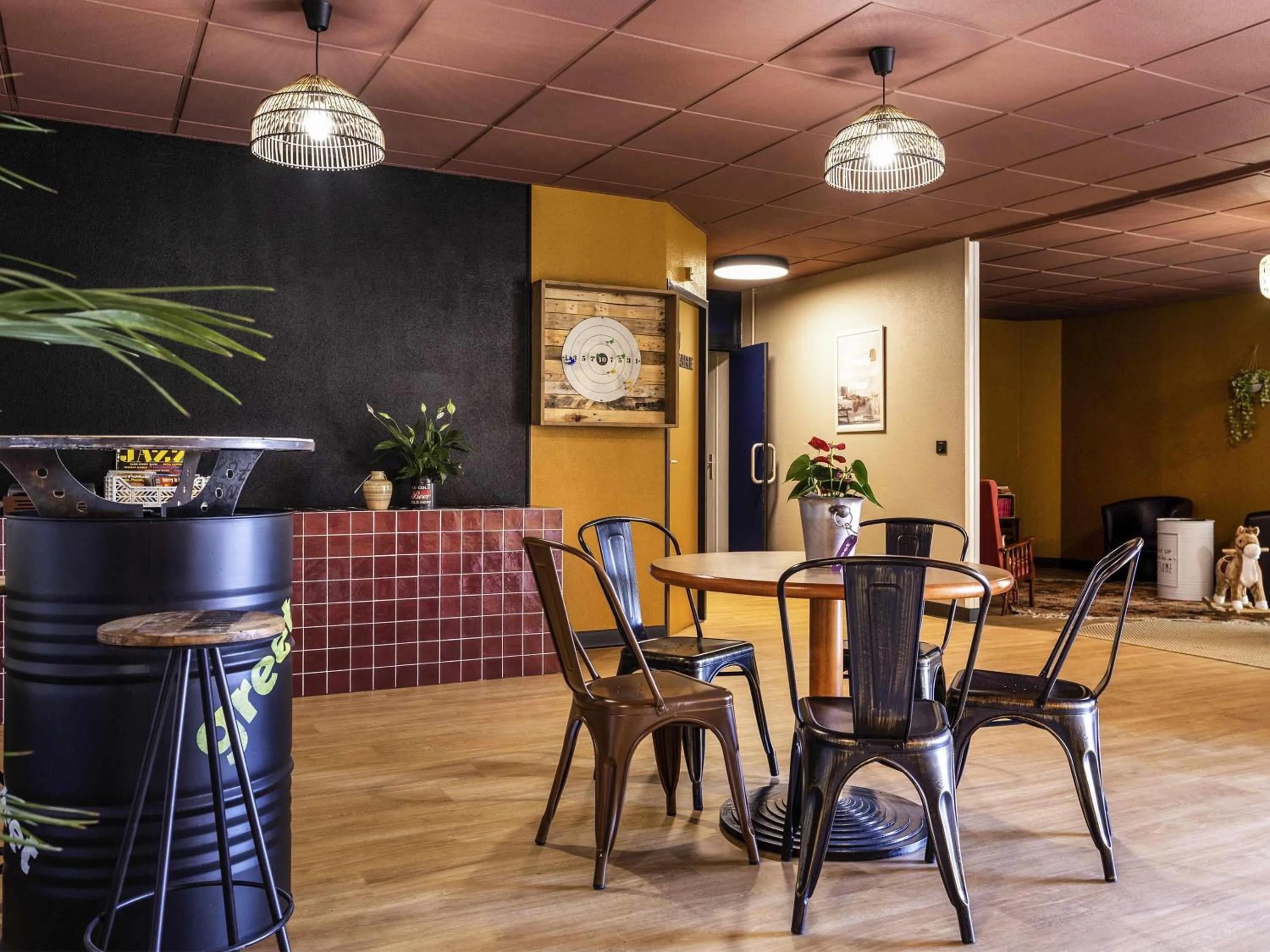 Property building in Greet Hôtel Castres Saix