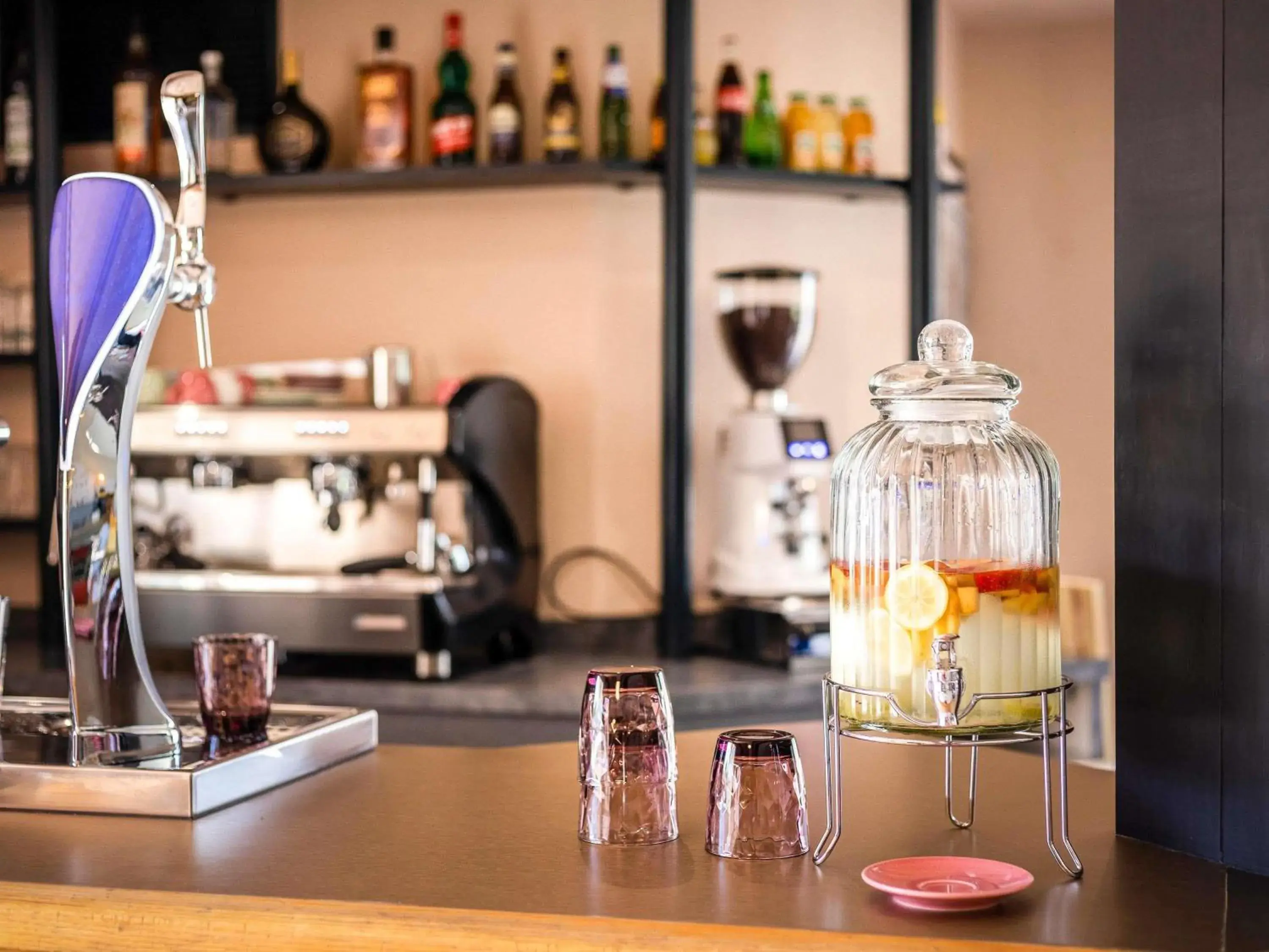 Lounge or bar in Greet Hôtel Castres Saix Lounge or bar in Greet Hôtel Castres Saix