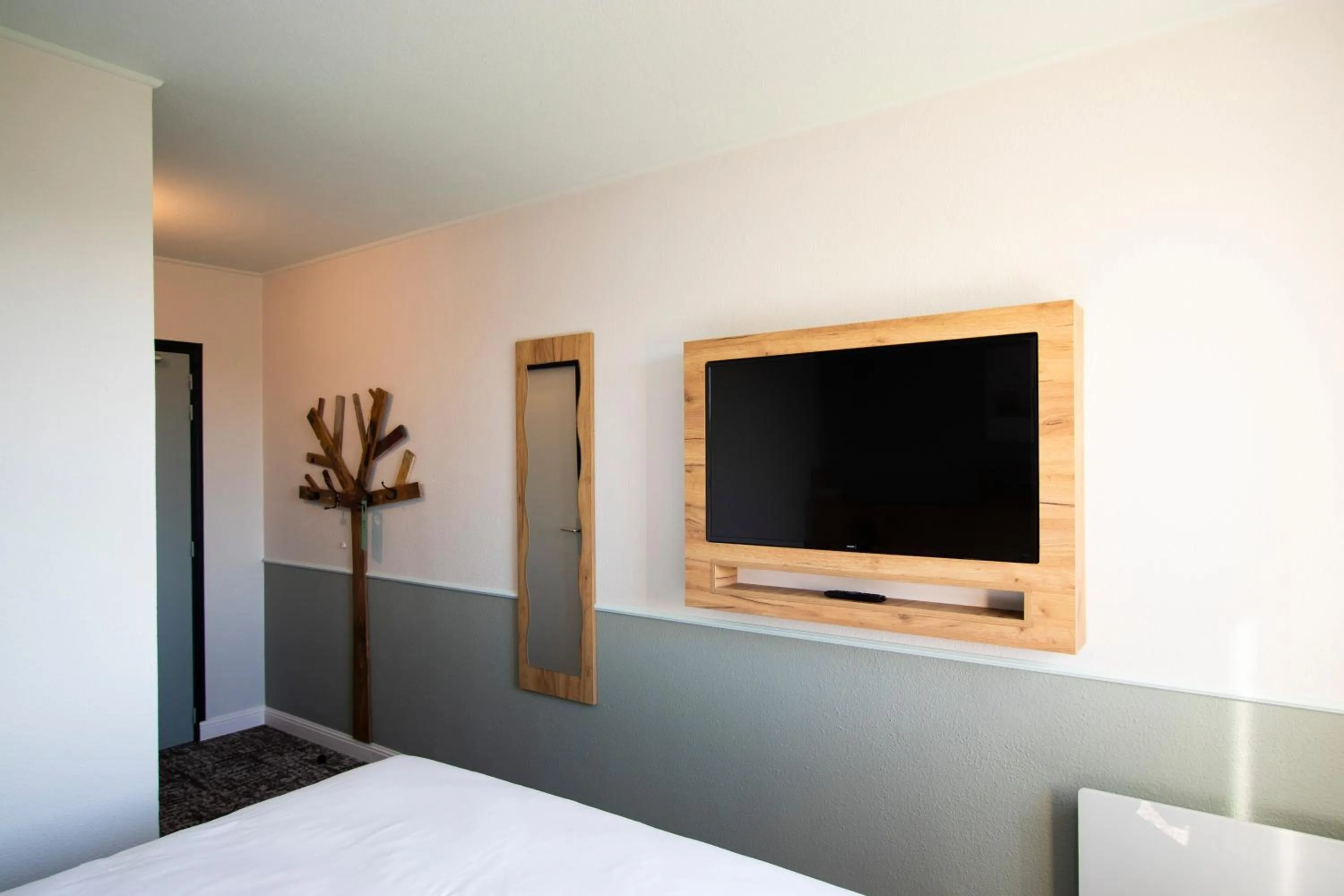 Photo of the whole room, Bed in Greet Hôtel Castres Saix