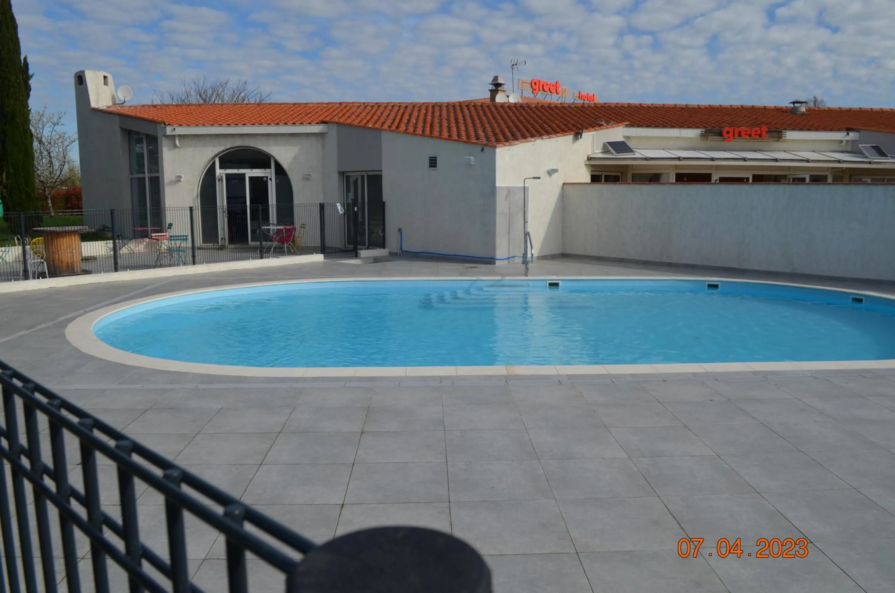 Pool view in Greet Hôtel Castres Saix
