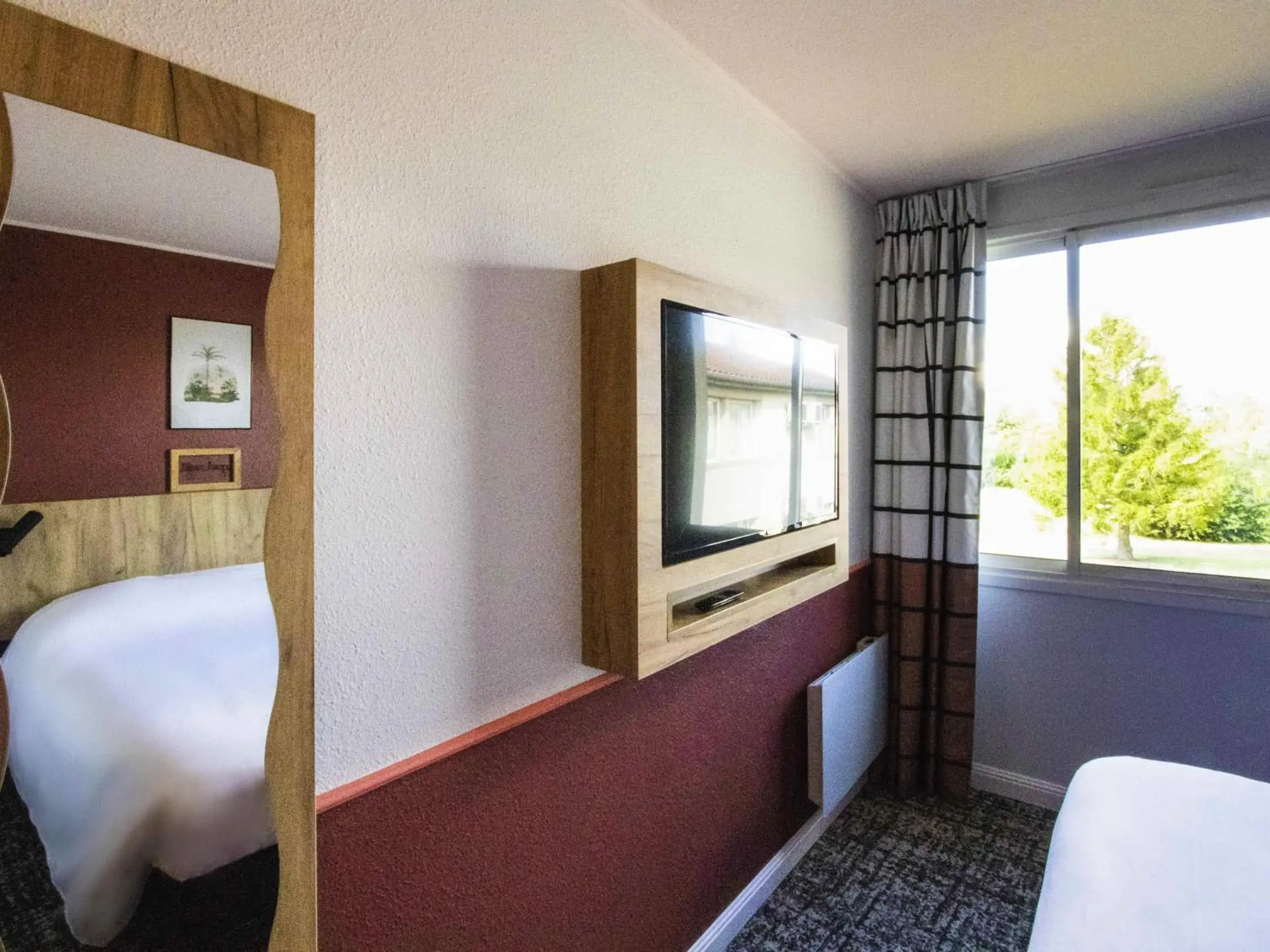 Bedroom, Bed in Greet Hôtel Castres Saix Bedroom, Bed in Greet Hôtel Castres Saix