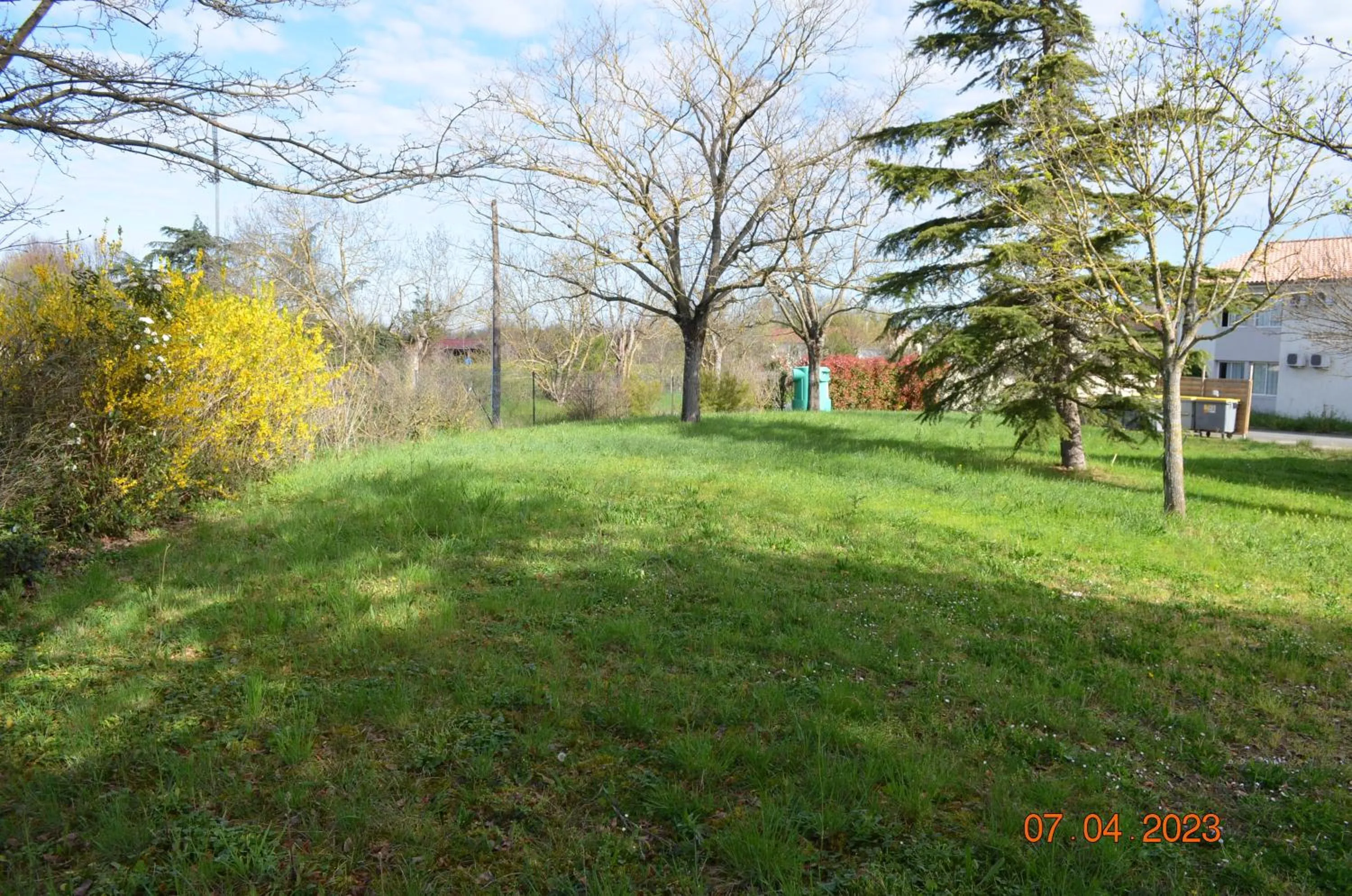 Garden view in Greet Hôtel Castres Saix
