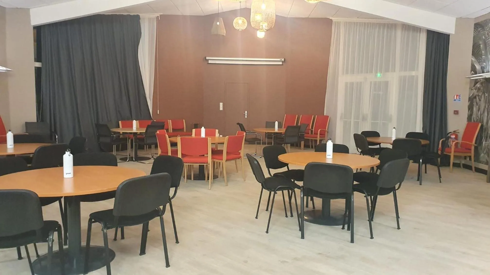 Meeting/conference room in Greet Hôtel Castres Saix