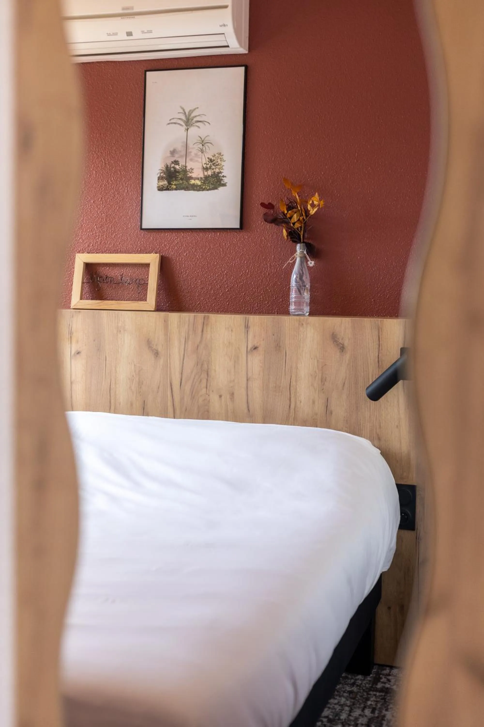 Photo of the whole room, Bed in Greet Hôtel Castres Saix