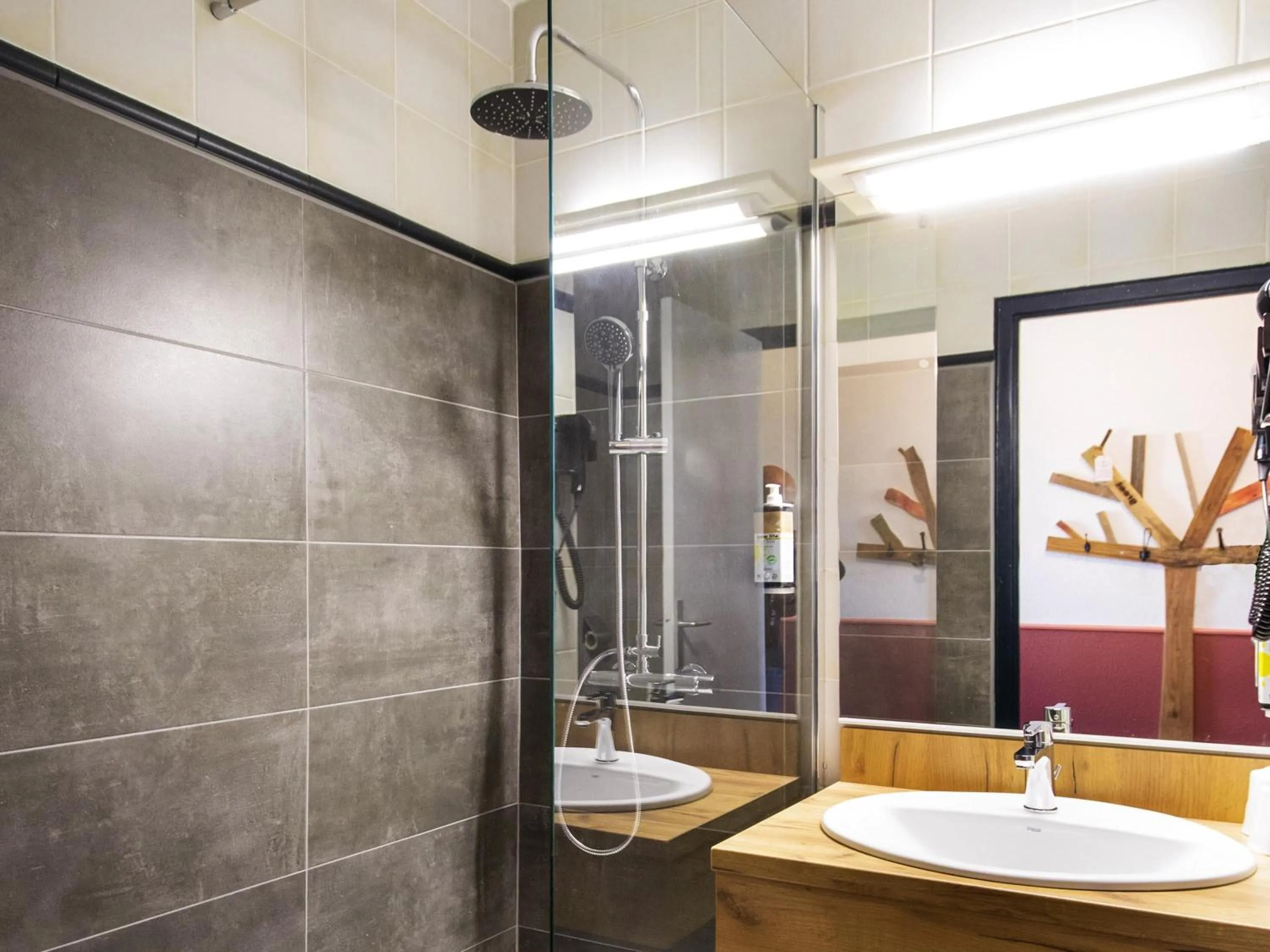 Bedroom in Greet Hôtel Castres Saix