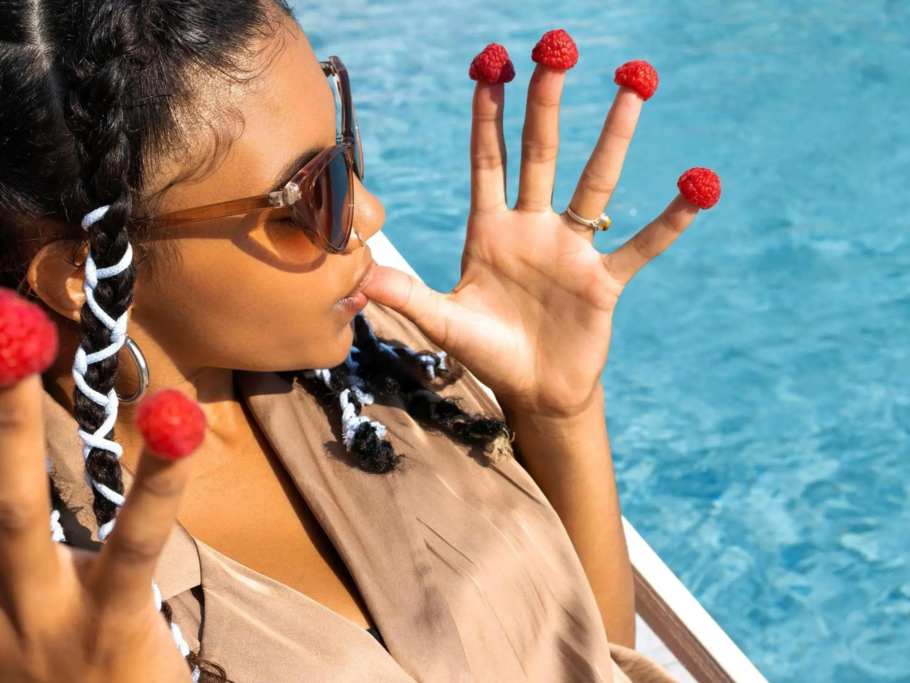 Pool view in Greet Hôtel Castres Saix Pool view in Greet Hôtel Castres Saix