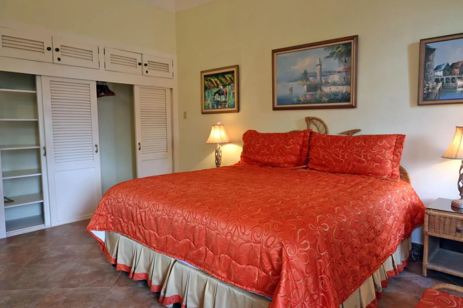 Bedroom, Bed in Spicy Hill Villa