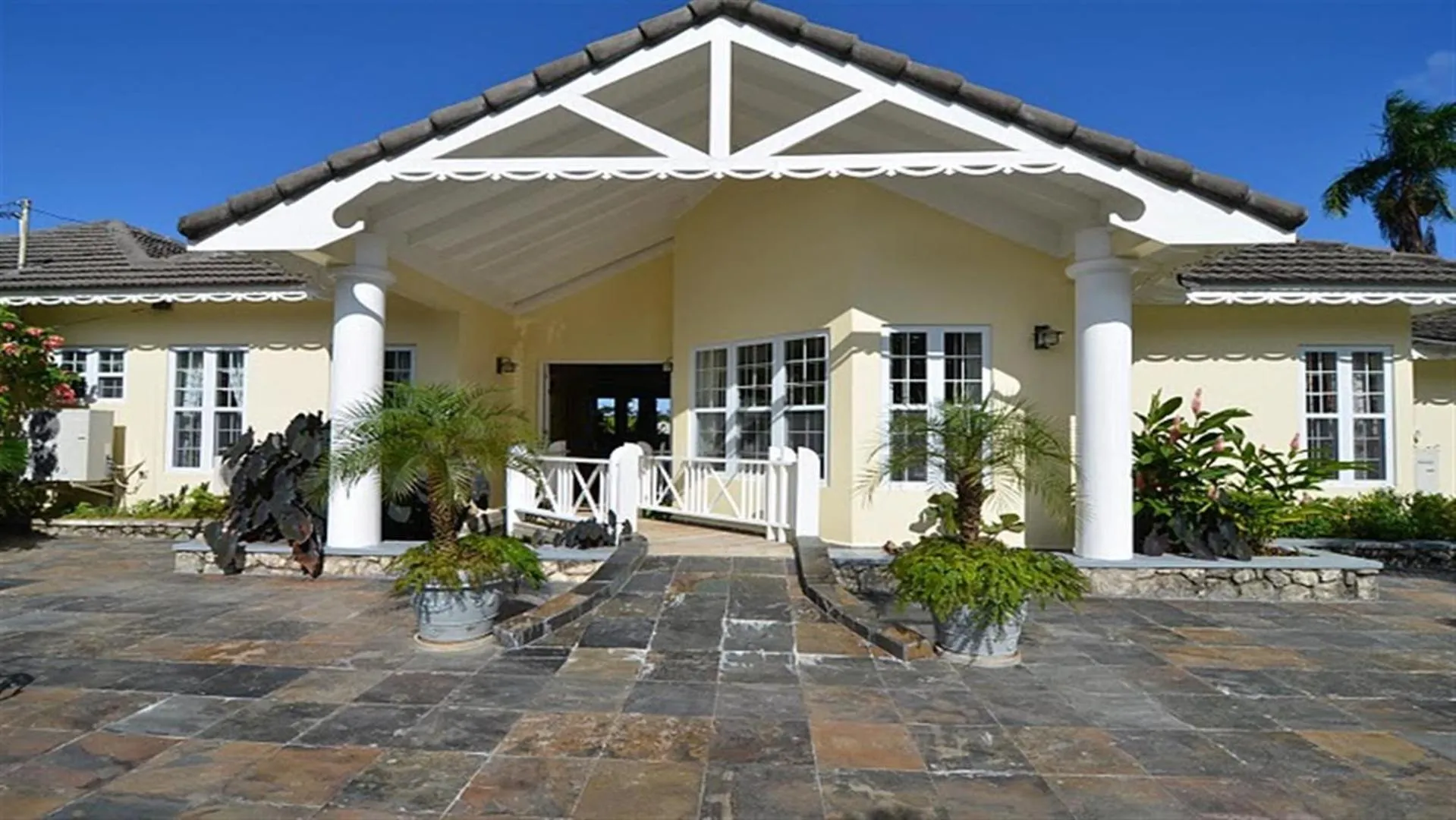 Facade/entrance in Spicy Hill Villa