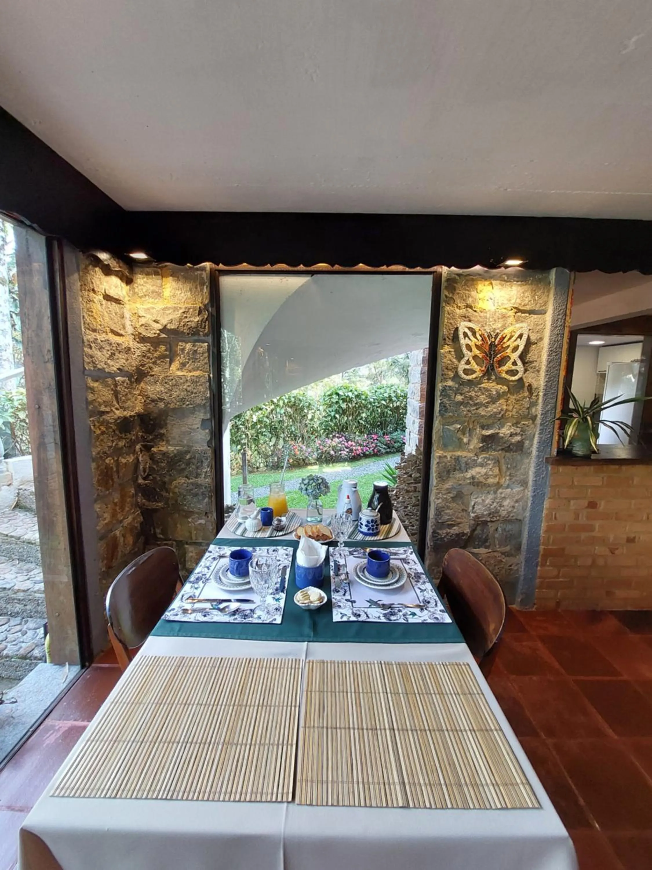 Restaurant/places to eat in Casa no Céu