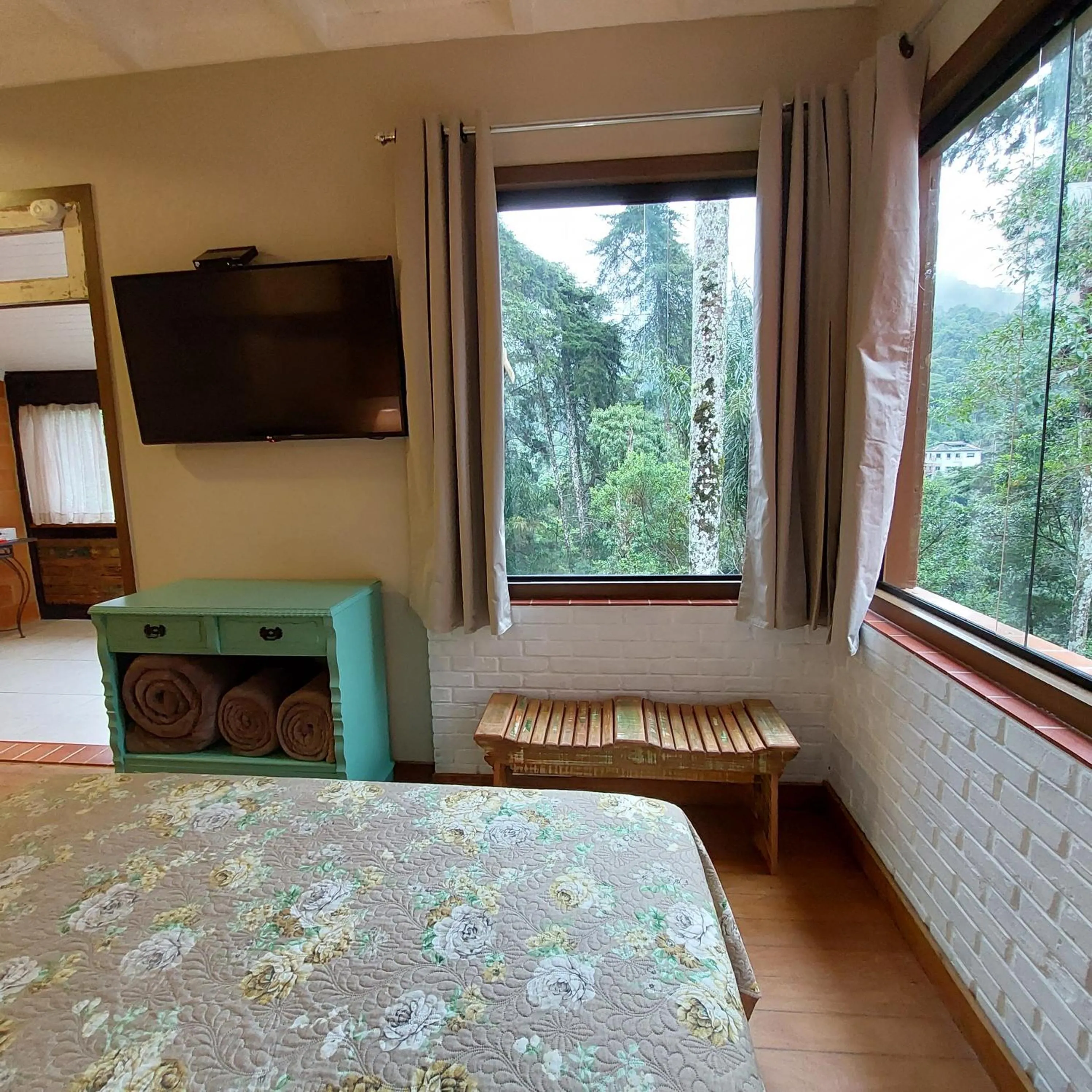 Communal lounge/ TV room, Bed in Casa no Céu