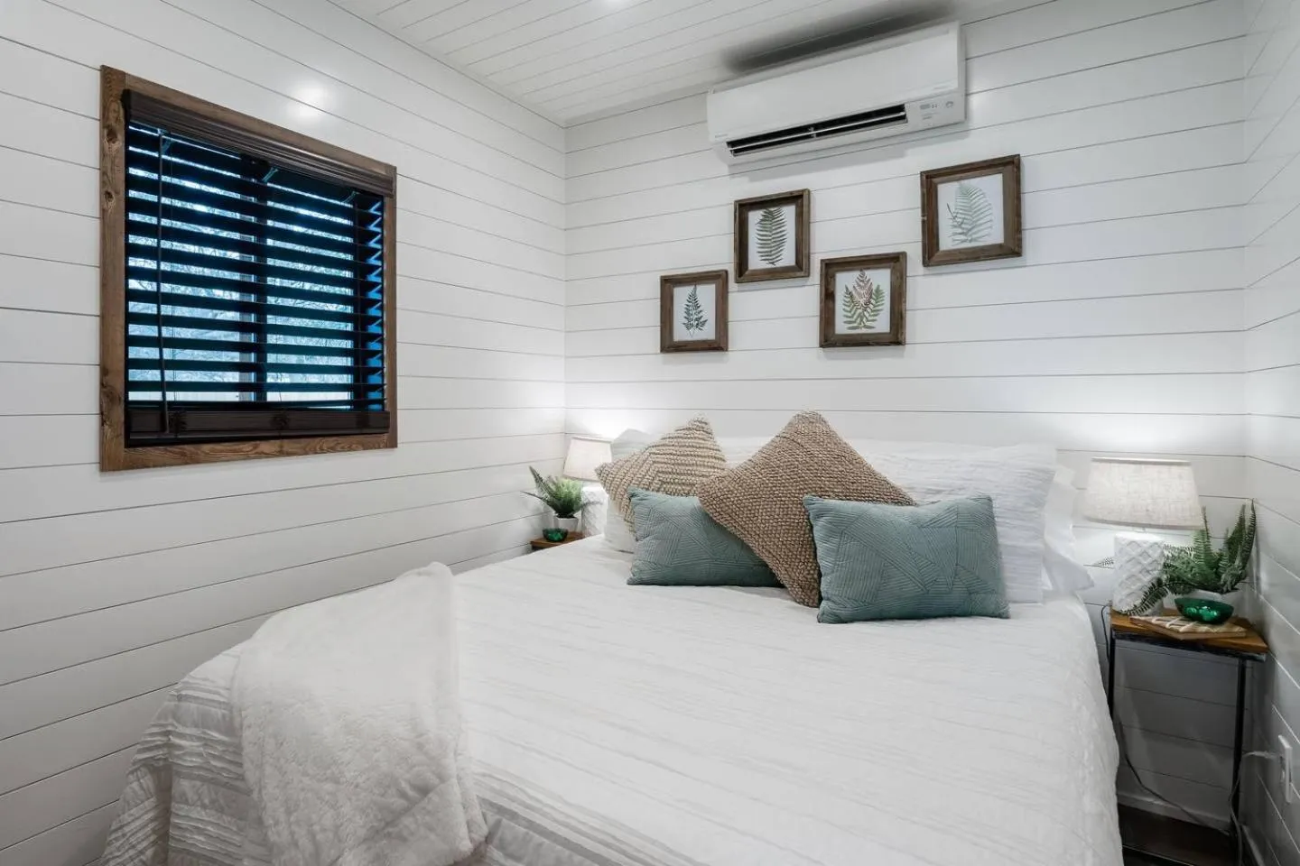 Bed in Stunning CargoHome Near Waco, Magnolia and Baylor