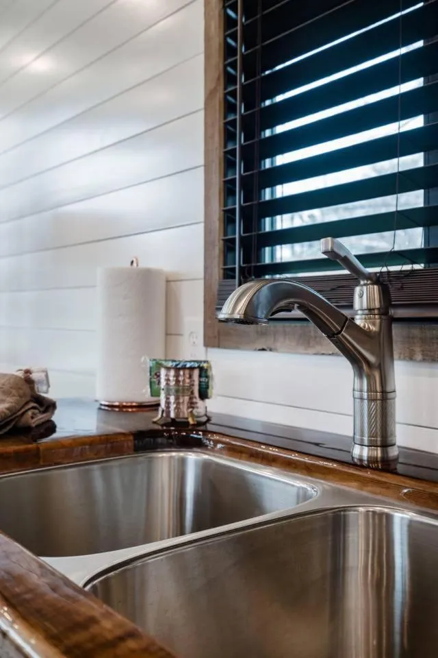 Stunning CargoHome Near Waco, Magnolia and Baylor