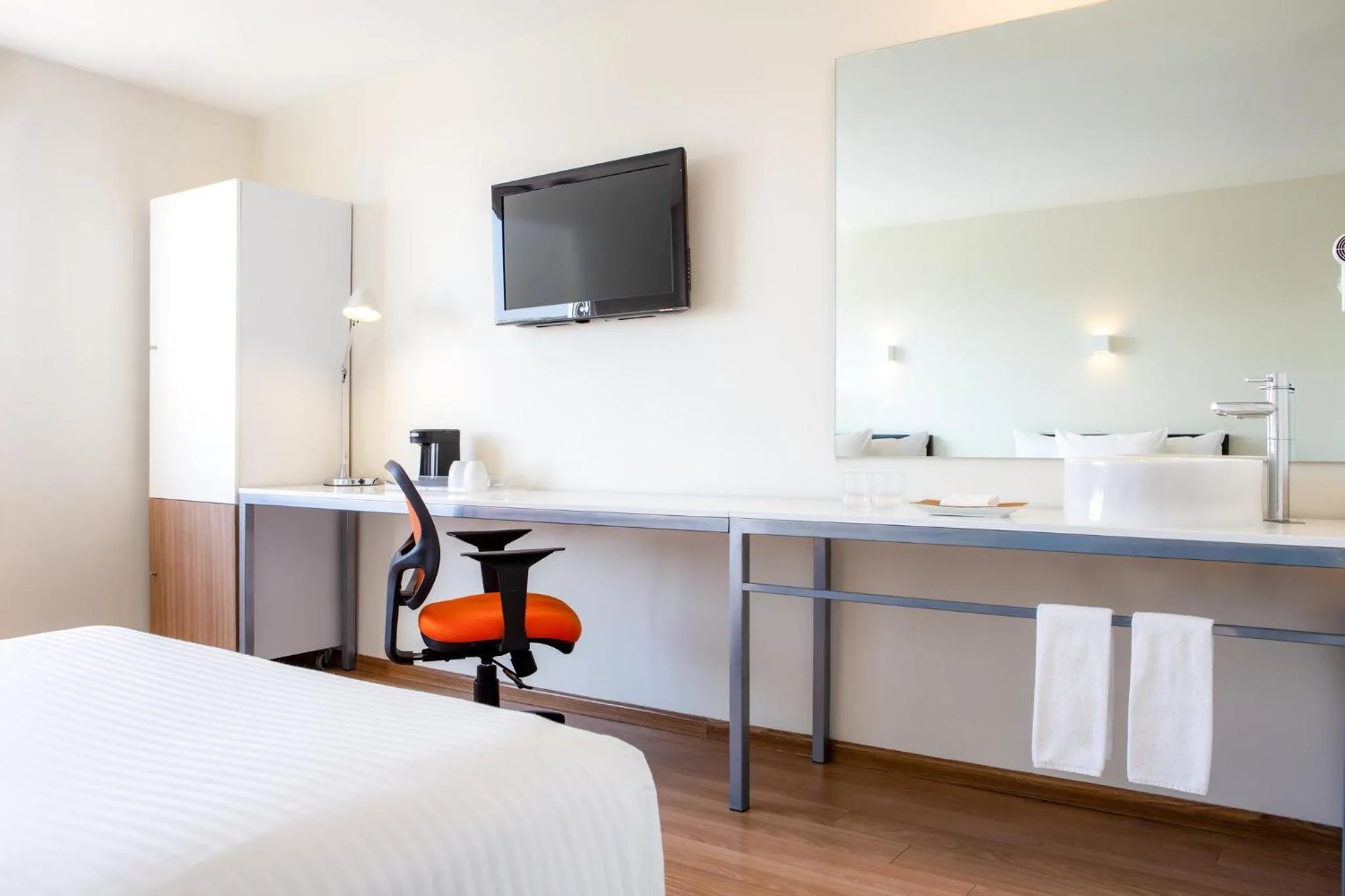 Bedroom, Bed in Gamma Ciudad de Mexico Santa Fe