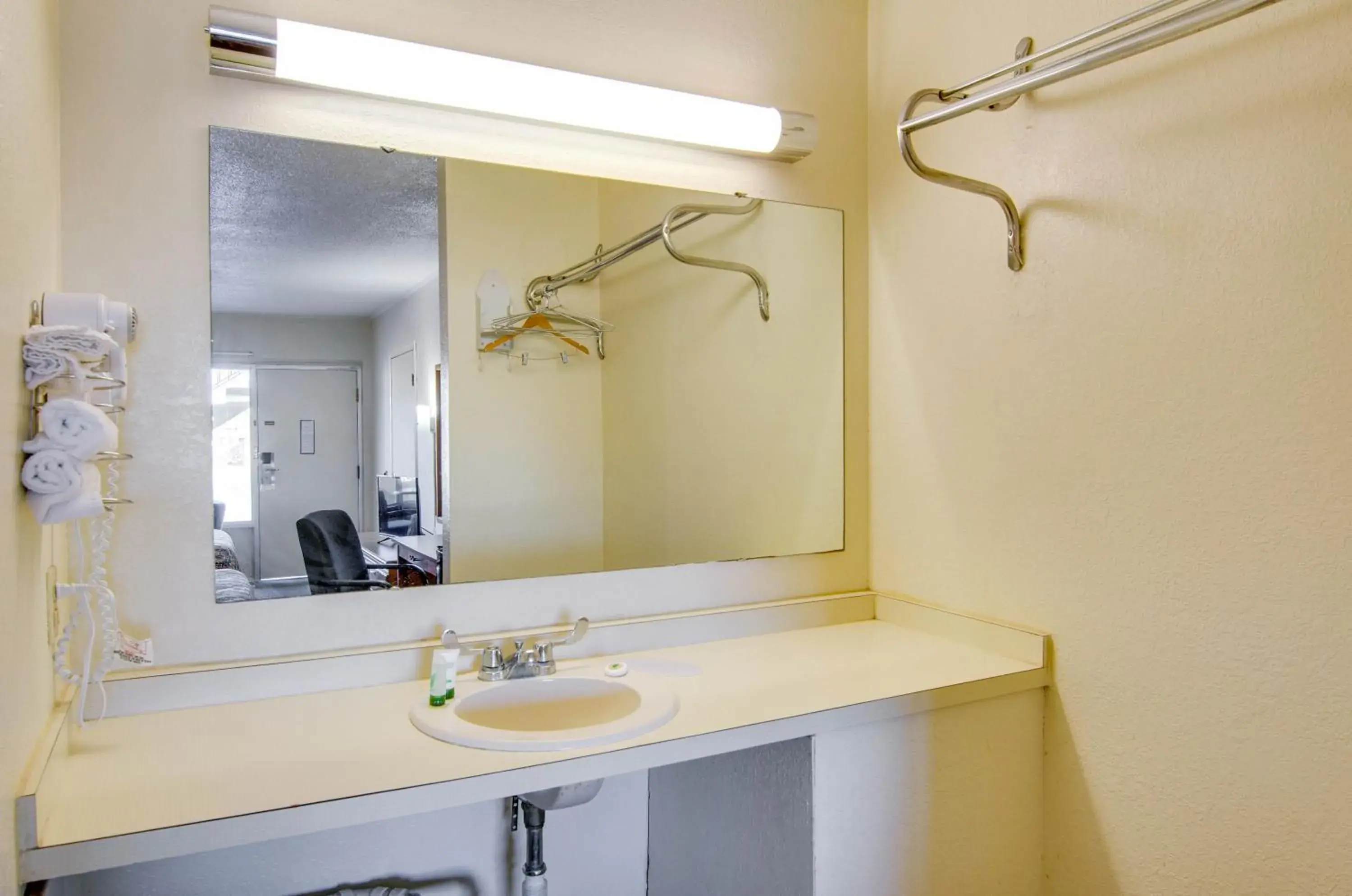 Double Room - single occupancy in Scottish Inns Collinsville - Martinsville Double Room - single occupancy in Scottish Inns Collinsville - Martinsville