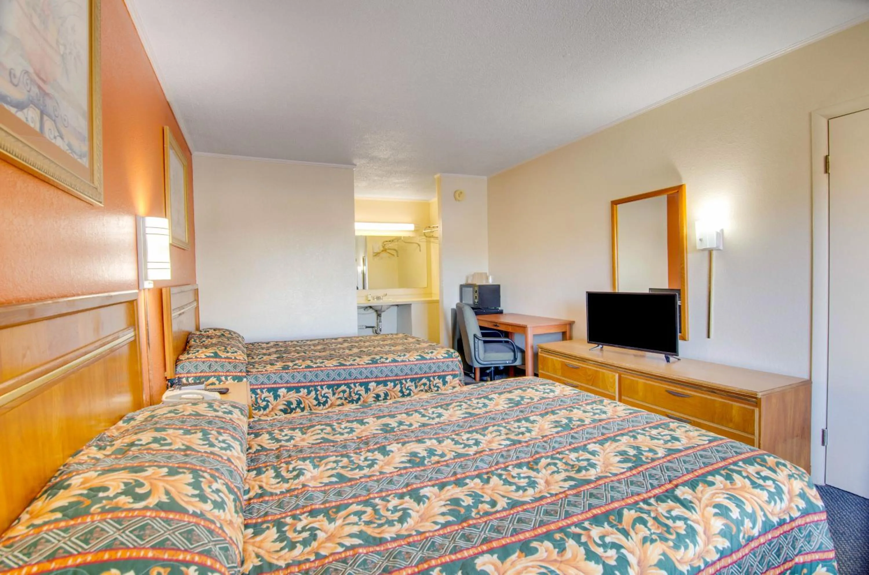 Bed in Scottish Inns Collinsville - Martinsville