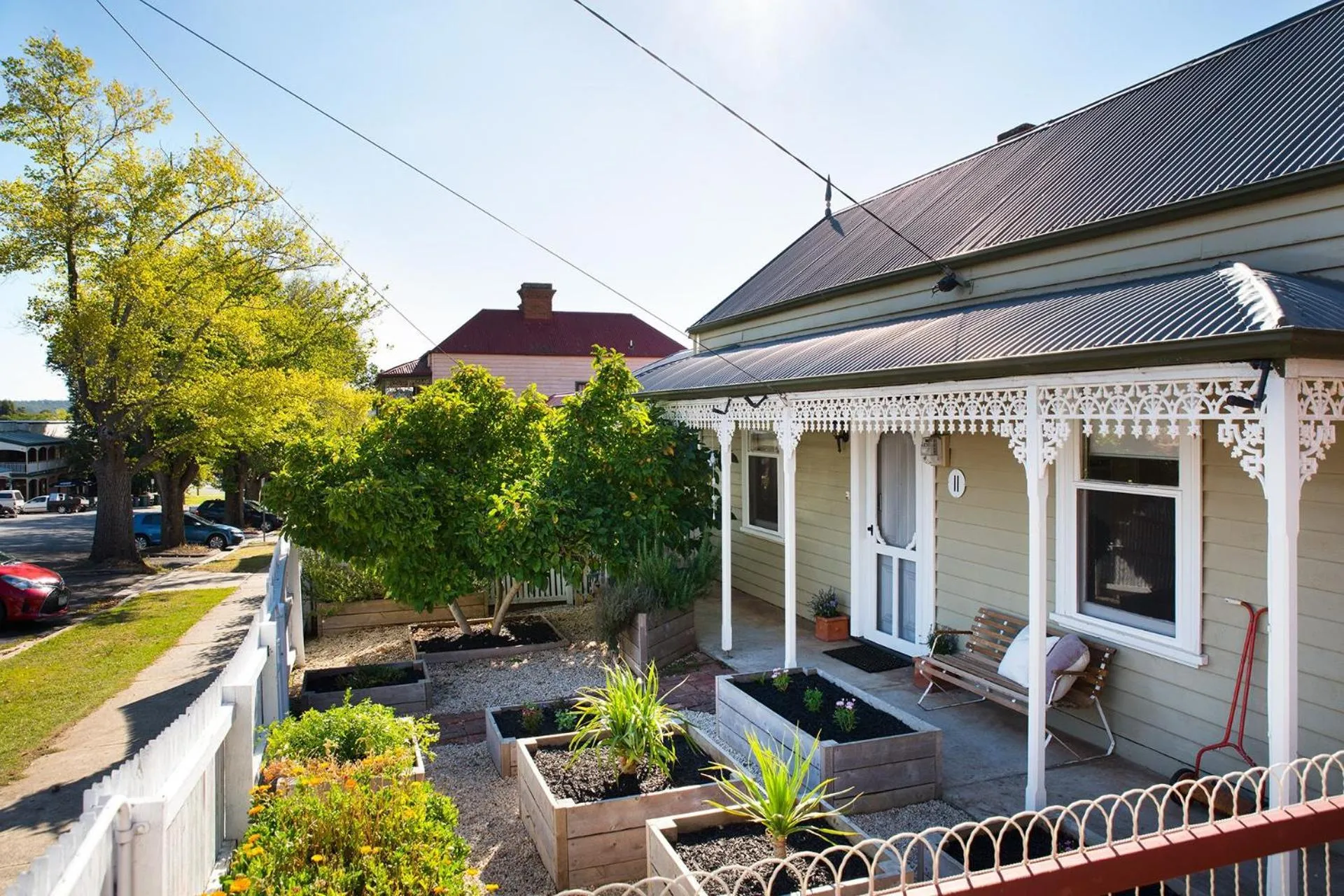 Albert Cottage - charming miner's cottage in town