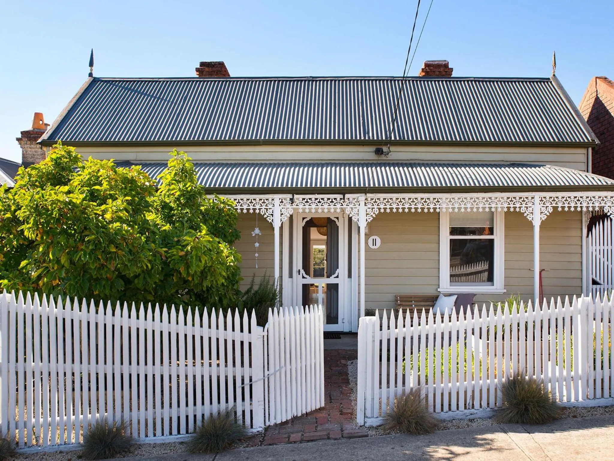 Albert Cottage - charming miner's cottage in town