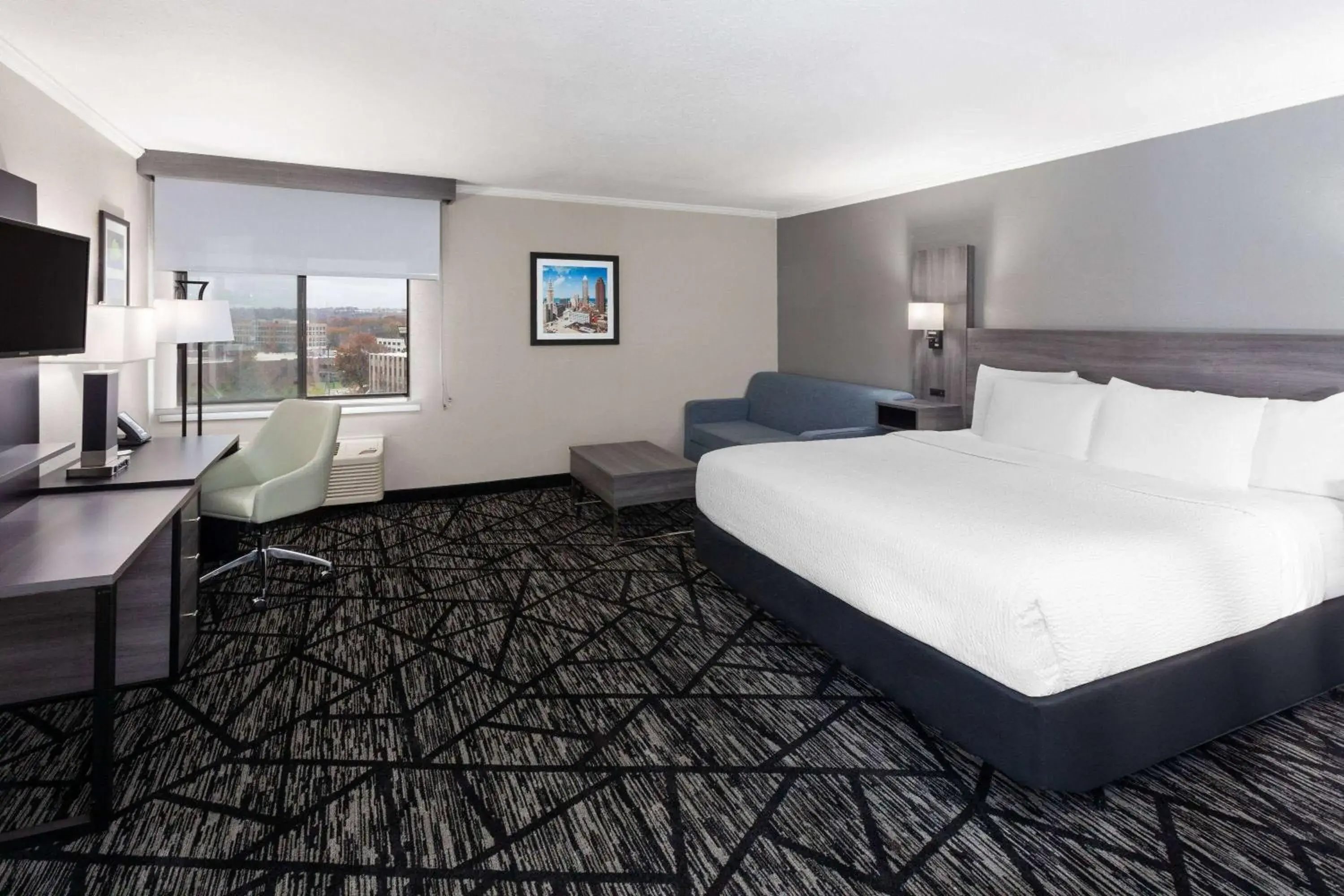 Executive King Room in La Quinta Inn by Wyndham Cleveland Independence Executive King Room in La Quinta Inn by Wyndham Cleveland Independence