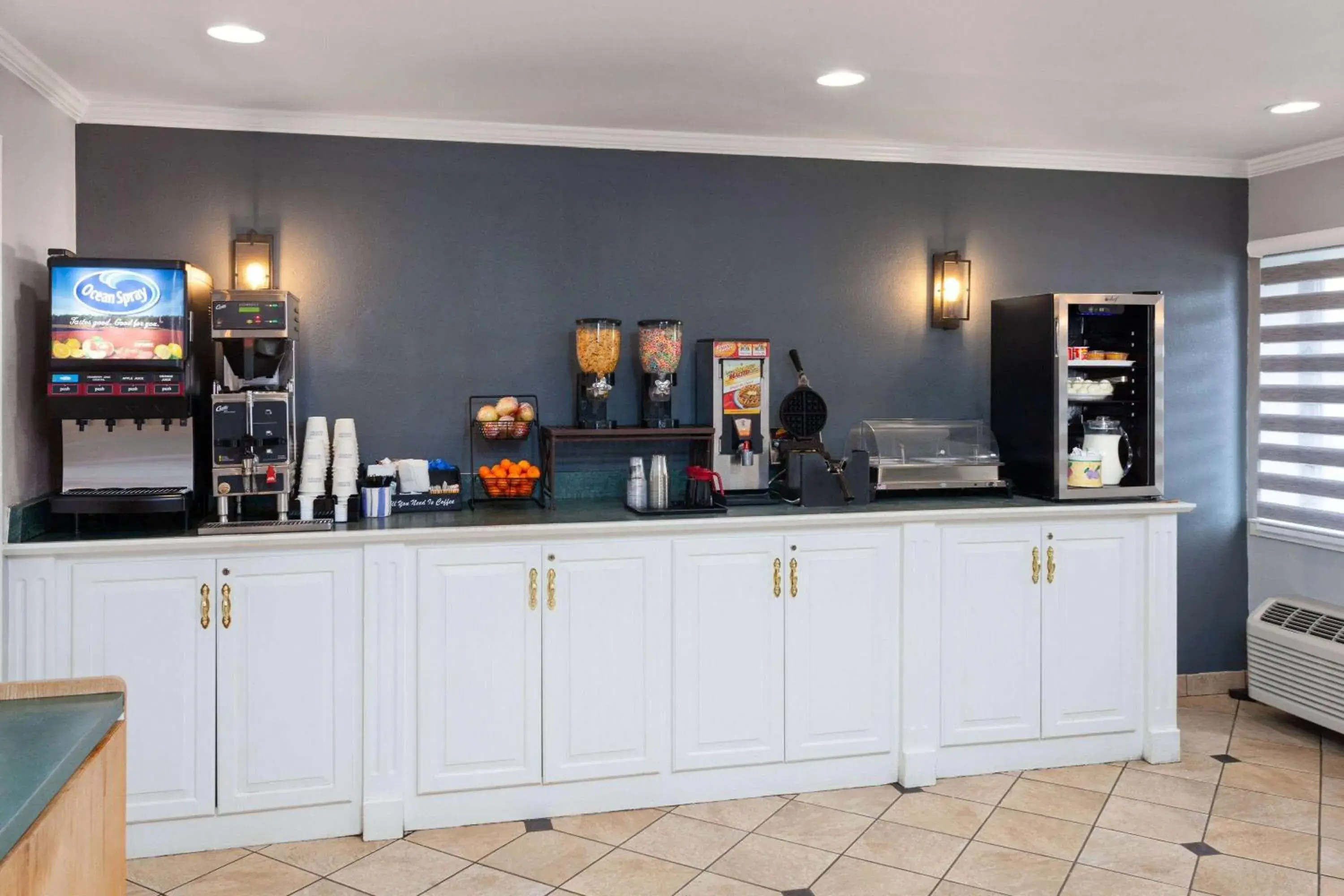 Breakfast in La Quinta Inn by Wyndham Cleveland Independence Breakfast in La Quinta Inn by Wyndham Cleveland Independence