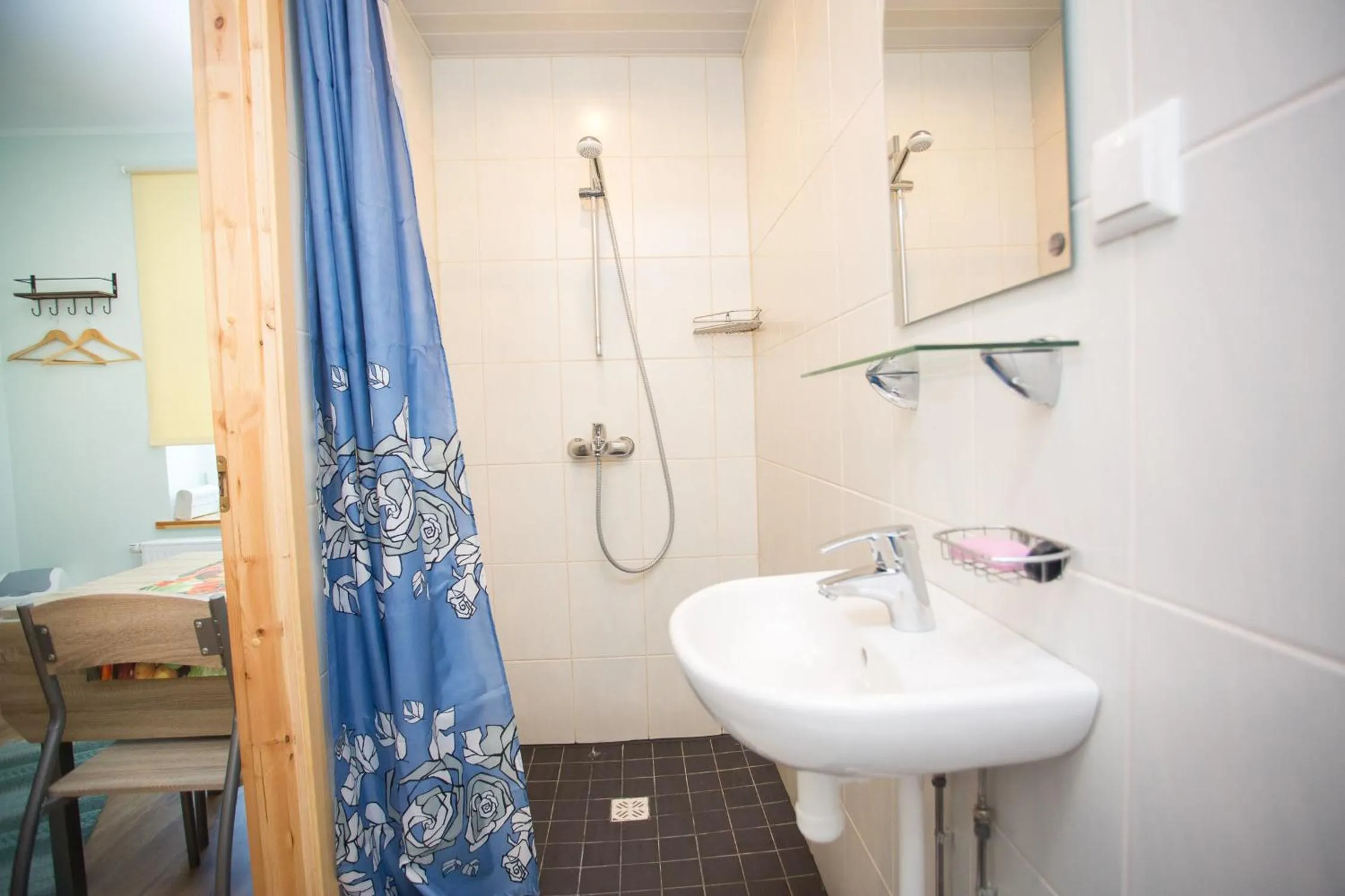 Shower in Katariina Guesthouse