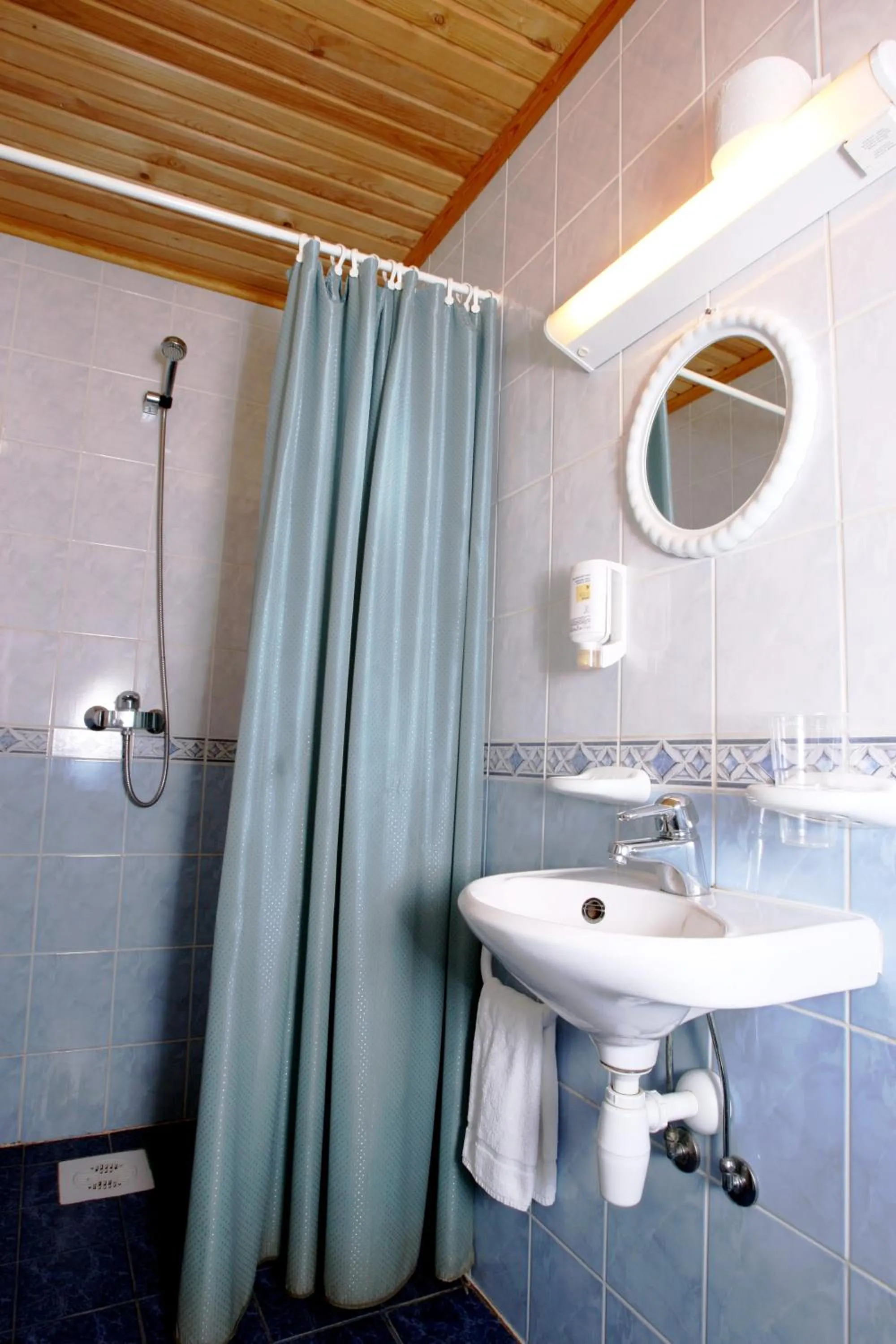 Shower in Katariina Guesthouse