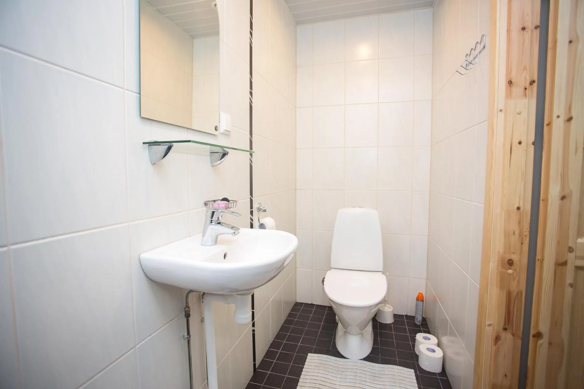 Shower in Katariina Guesthouse