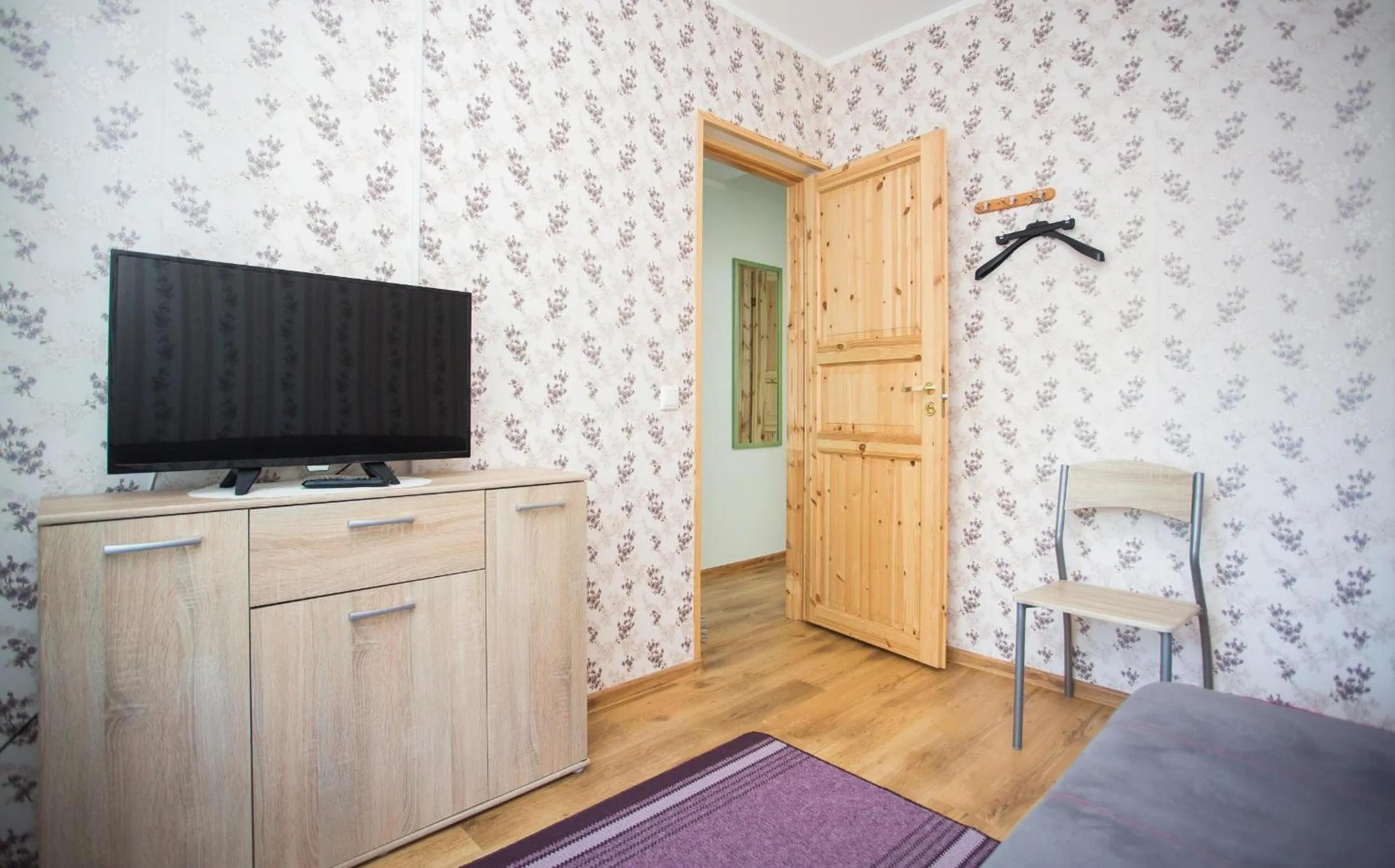 Communal lounge/ TV room in Katariina Guesthouse