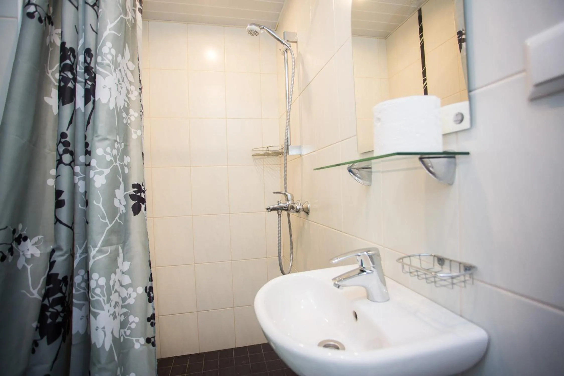 Shower in Katariina Guesthouse