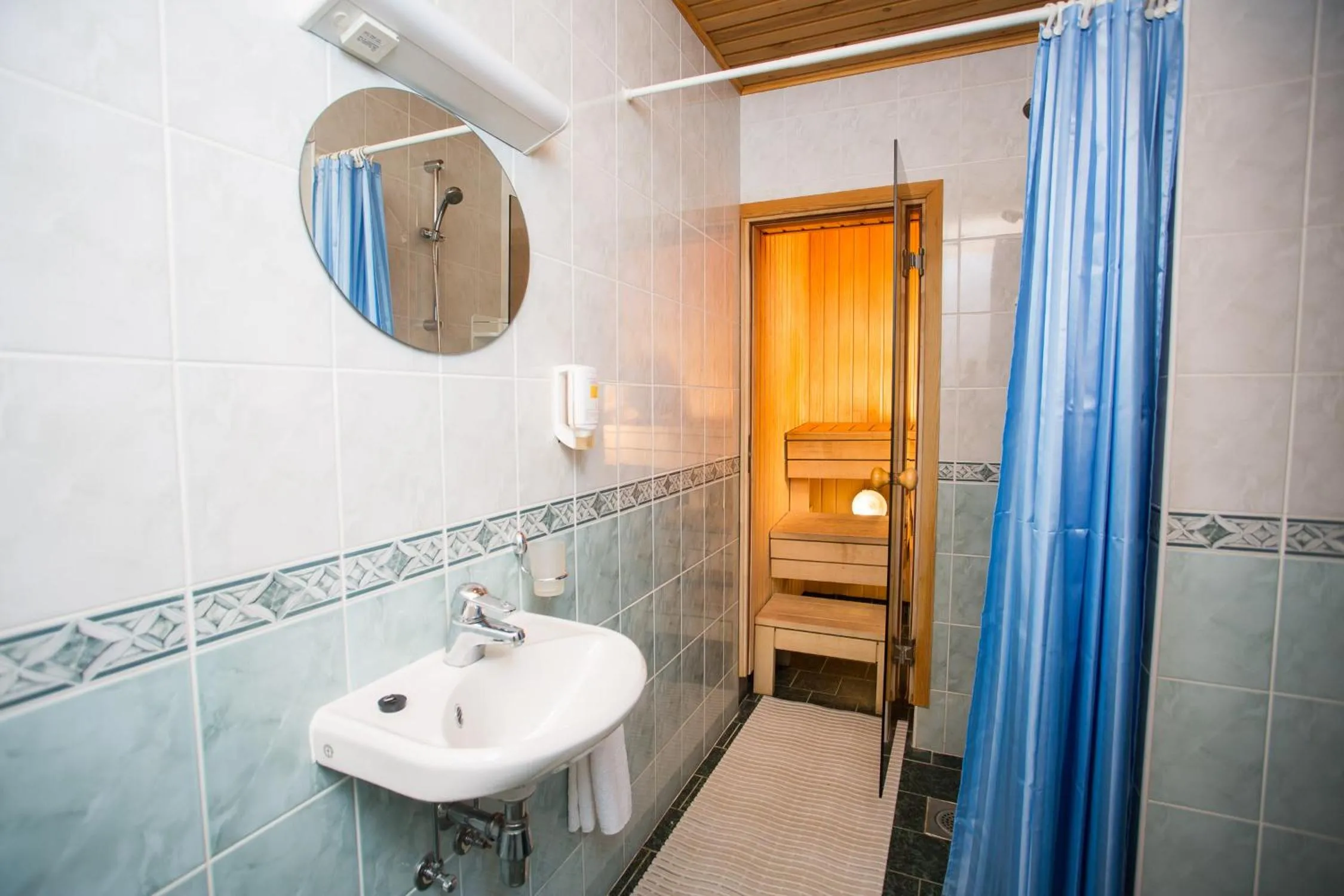 Shower in Katariina Guesthouse