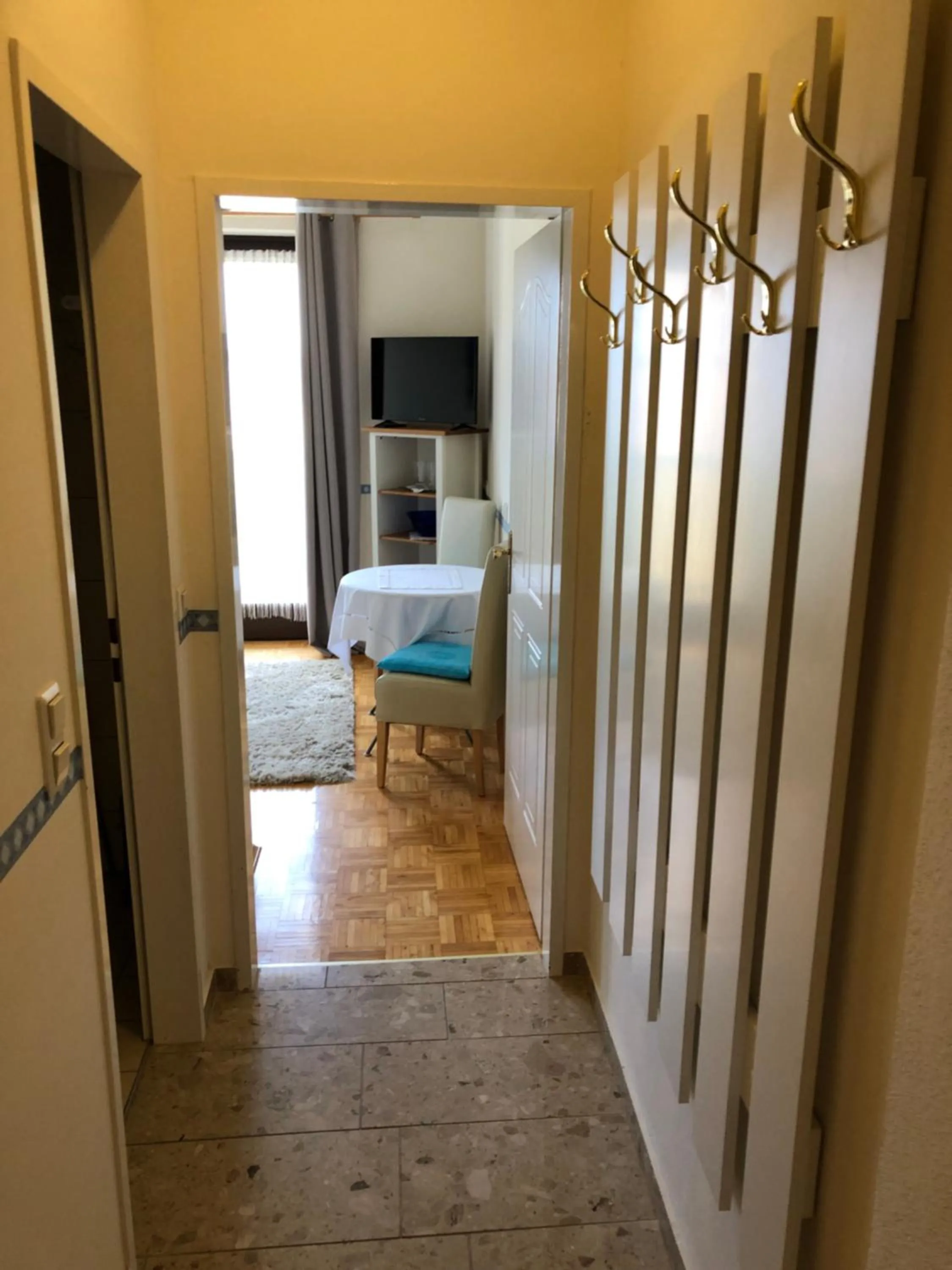 Communal lounge/ TV room, Bed in Haus Camelia