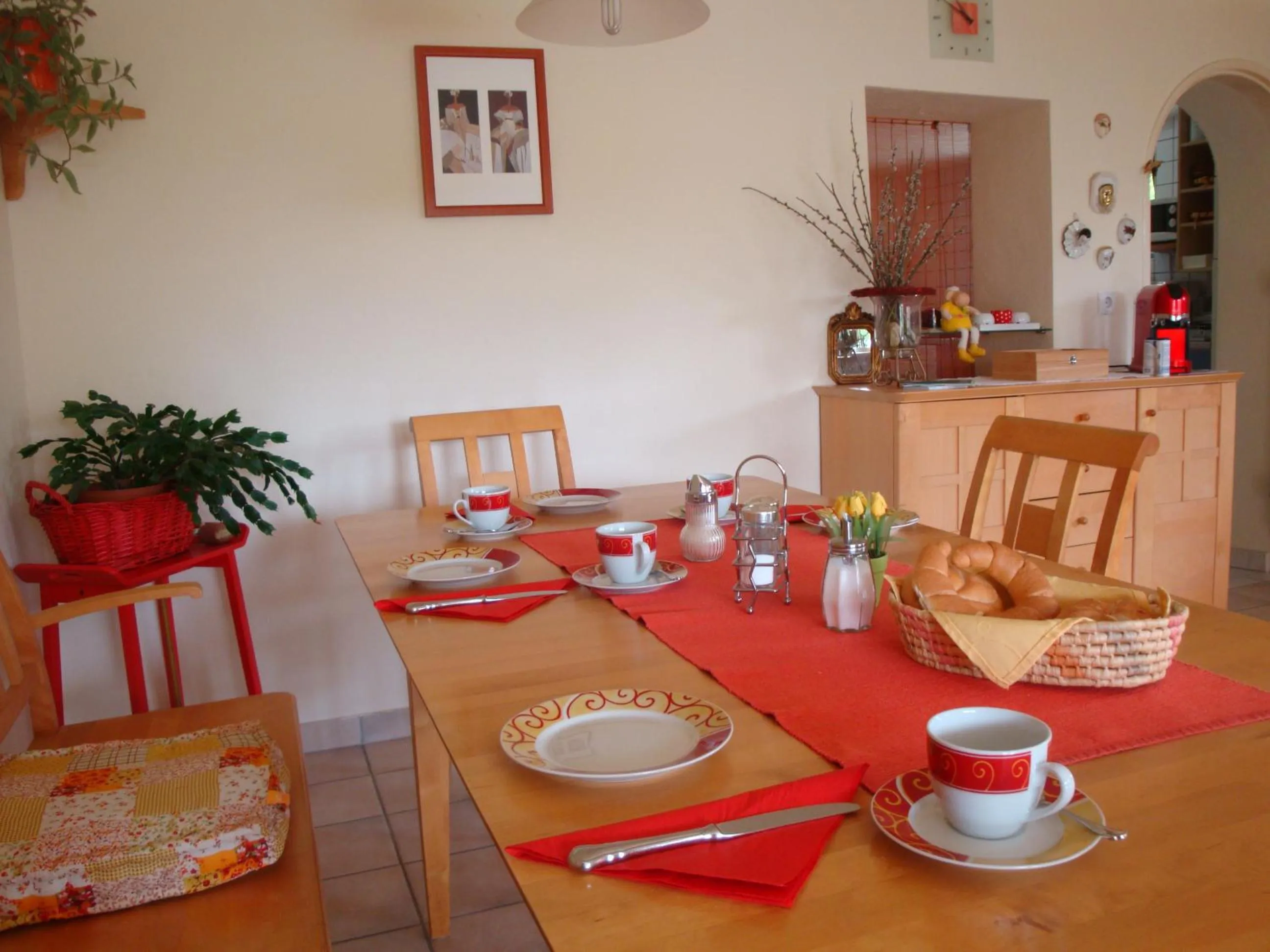 Restaurant/places to eat in Haus Camelia