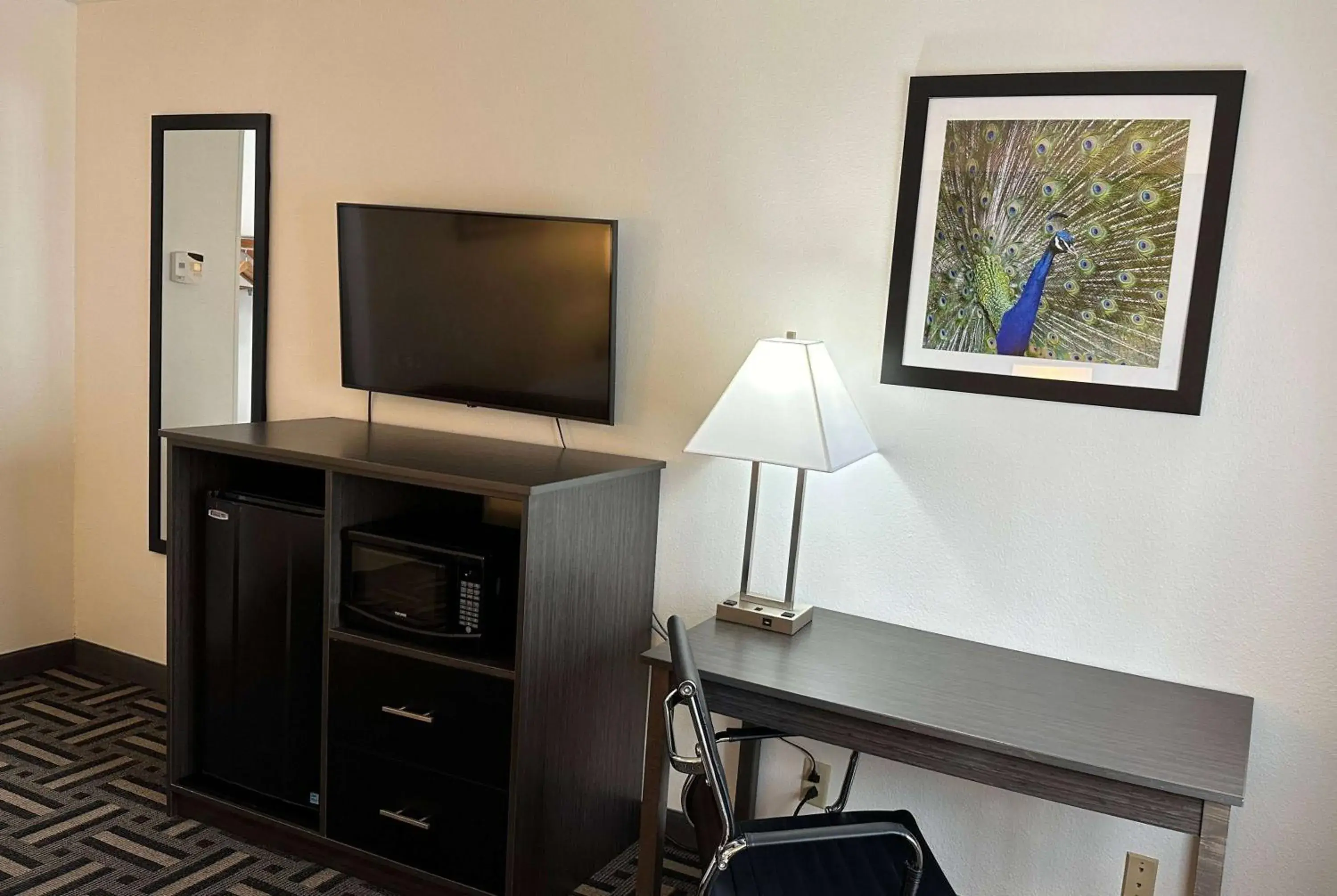 Queen Room with Two Queen Beds - Non-Smoking in La Quinta Inn and Suites by Wyndham Cincinnati North Queen Room with Two Queen Beds - Non-Smoking in La Quinta Inn and Suites by Wyndham Cincinnati North