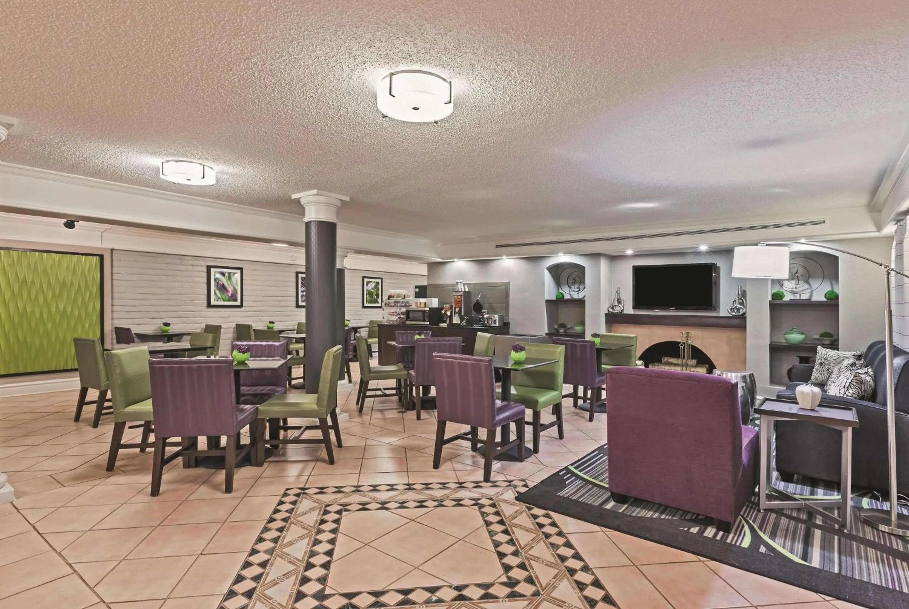 Lobby or reception in Travelodge by Wyndham Houston Cy-Fair