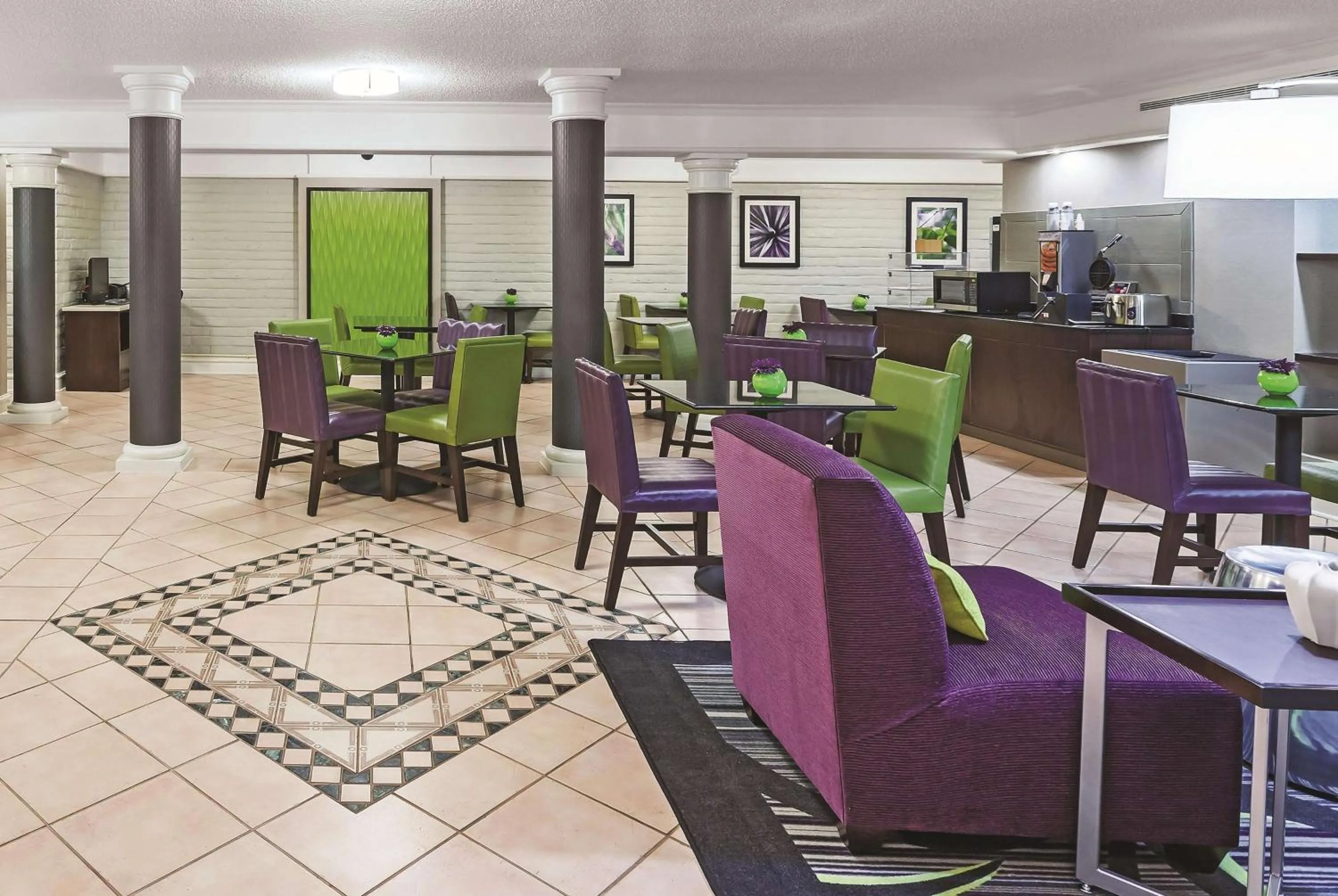 Lobby or reception in Travelodge by Wyndham Houston Cy-Fair