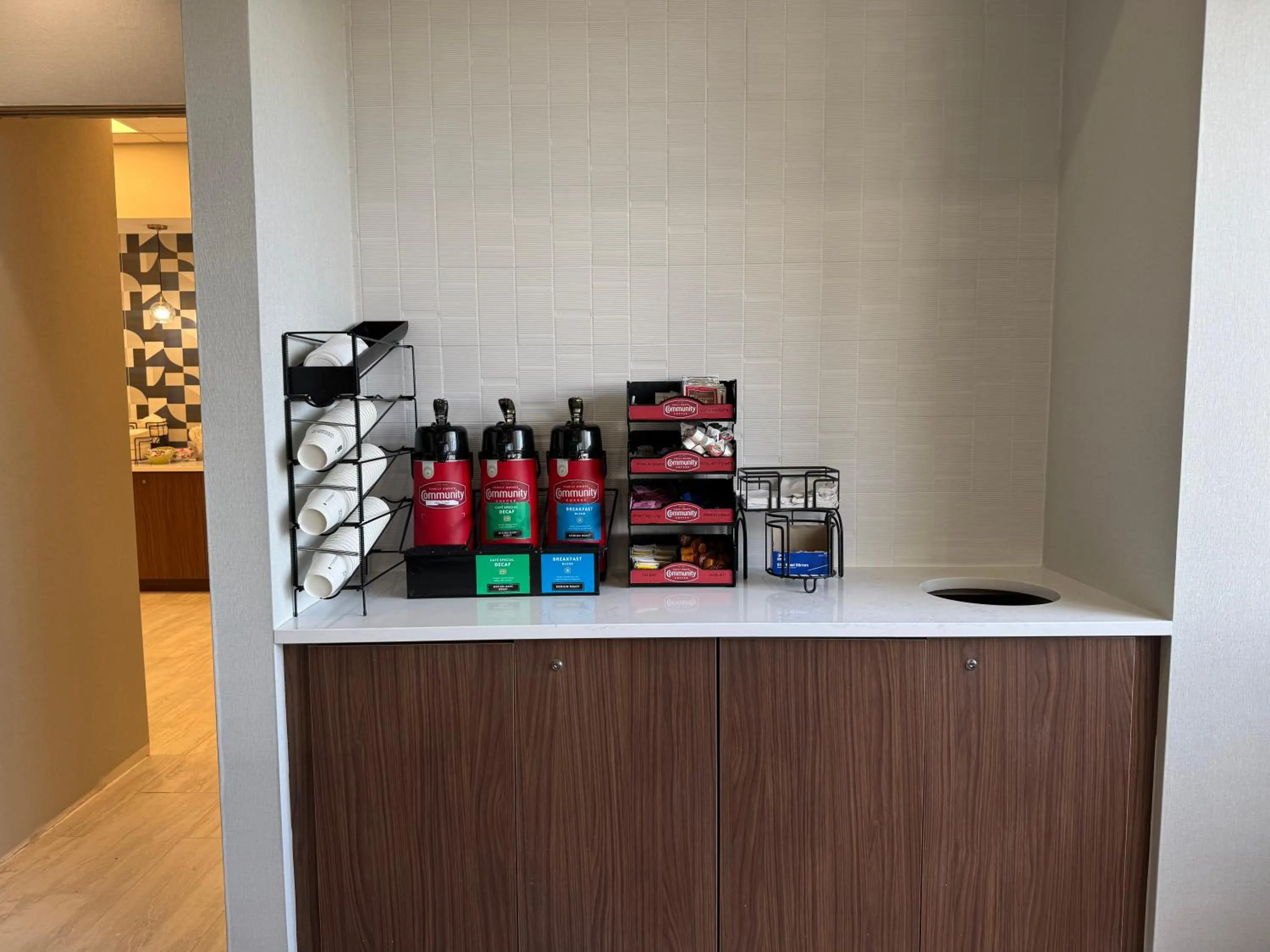 Coffee/tea facilities in La Quinta by Wyndham New Haven