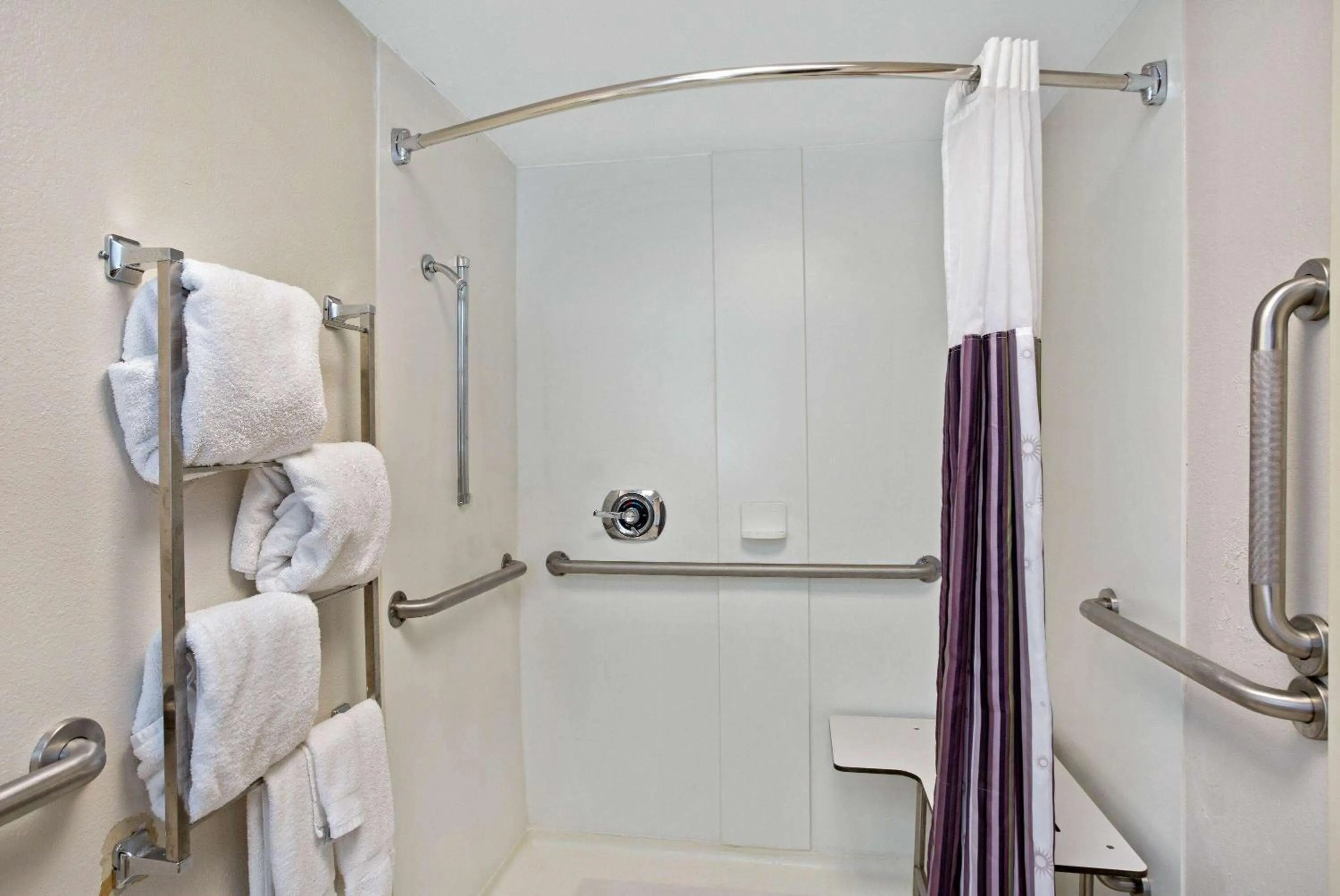 Shower in La Quinta by Wyndham New Haven