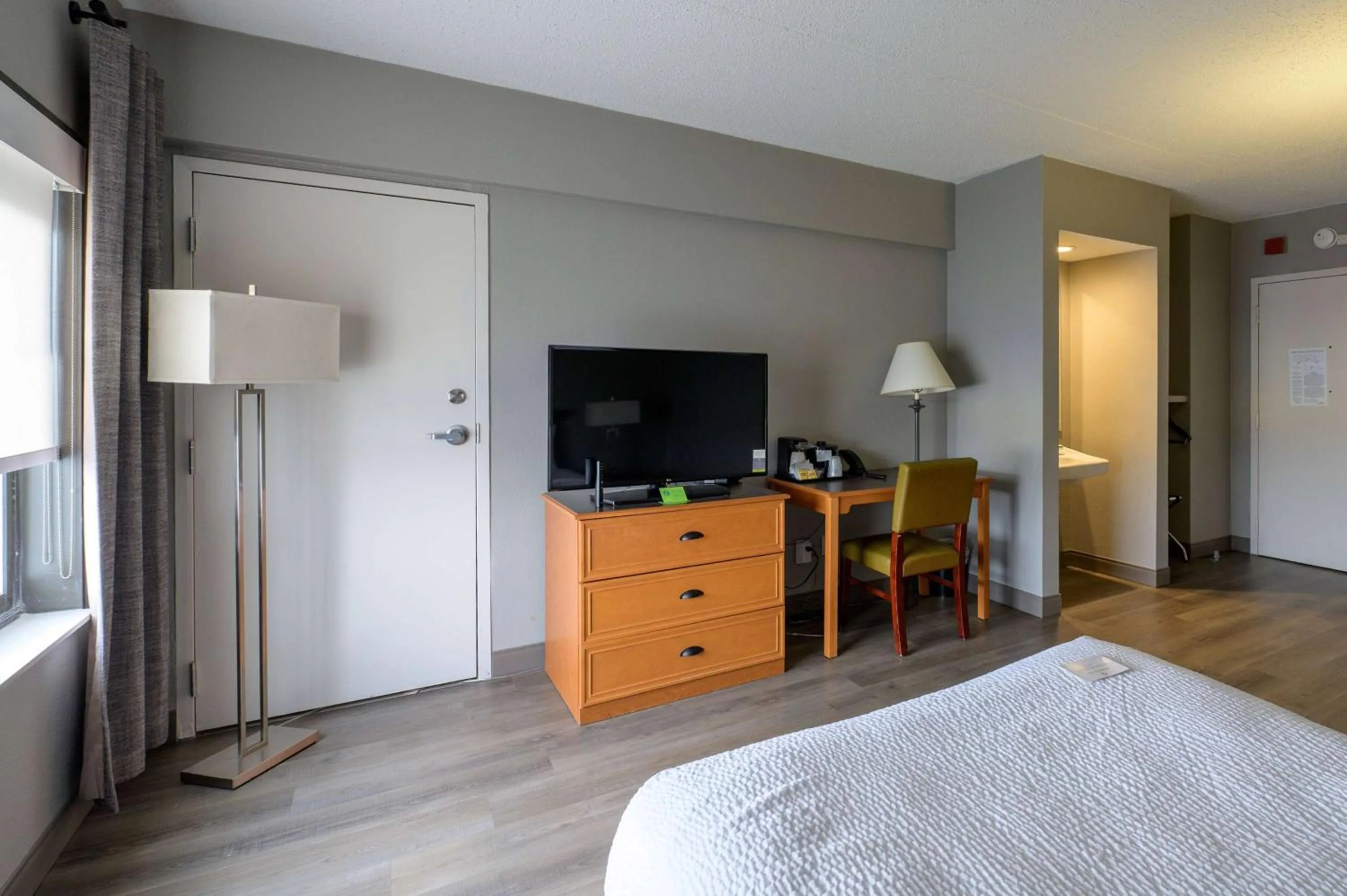 Photo of the whole room, Bed in La Quinta by Wyndham New Haven