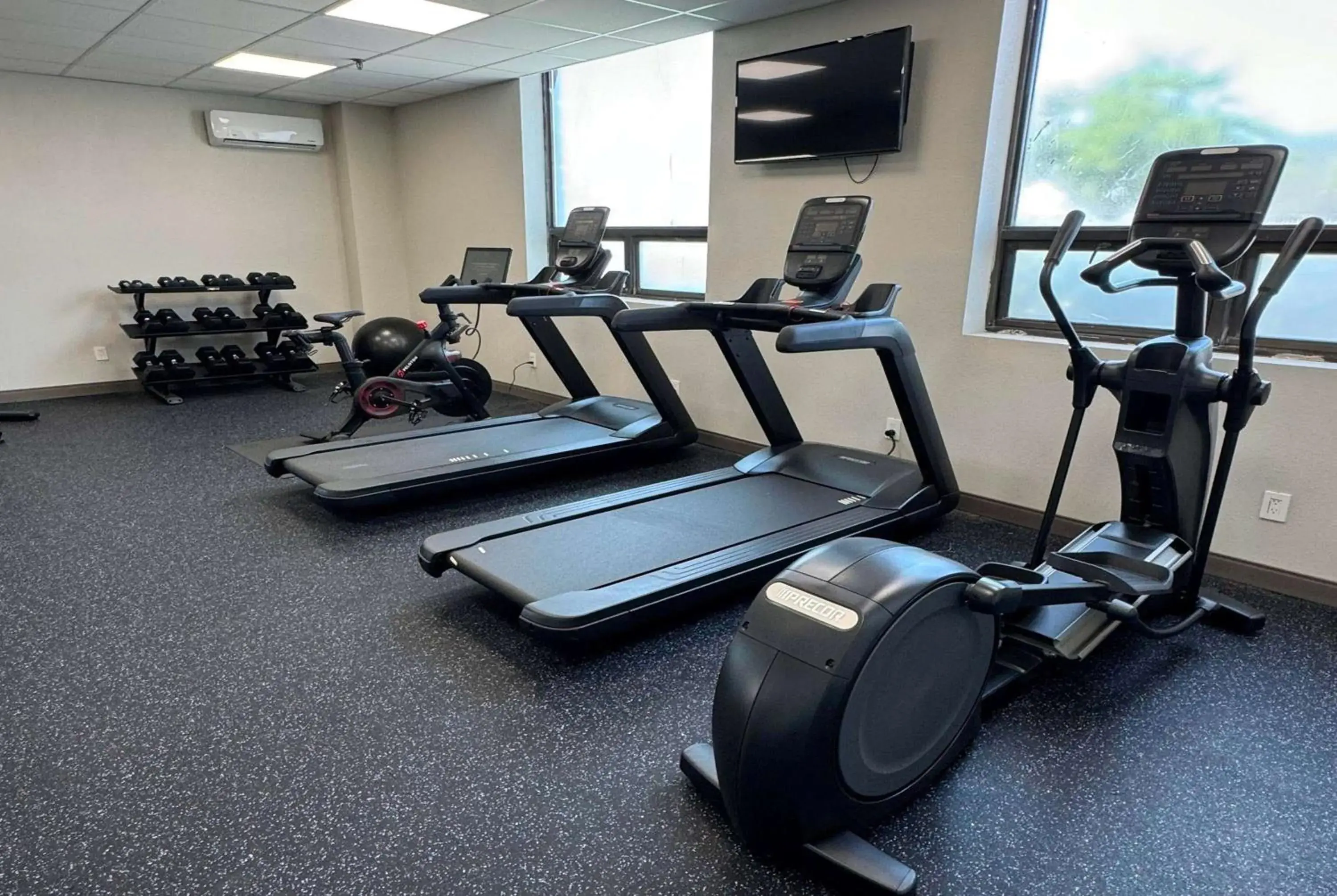 Fitness centre/facilities in La Quinta by Wyndham New Haven Fitness centre/facilities in La Quinta by Wyndham New Haven